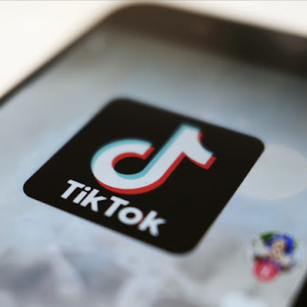 TikTok u borbi protiv dezinformacija označava sadržaj koji je napravila AI