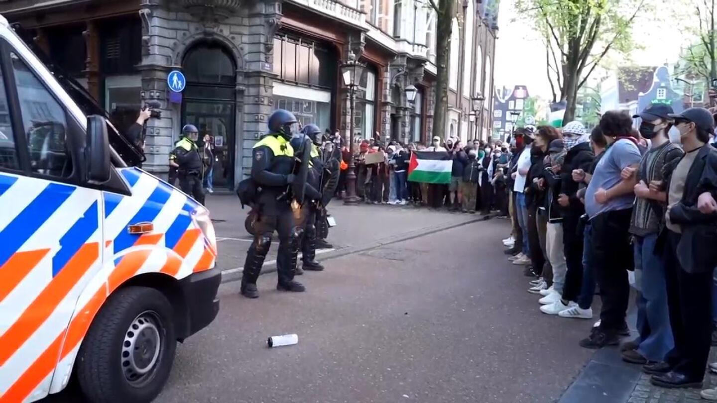 Pro-Palestinian student demonstrators clash with police in Amsterdam | AP News