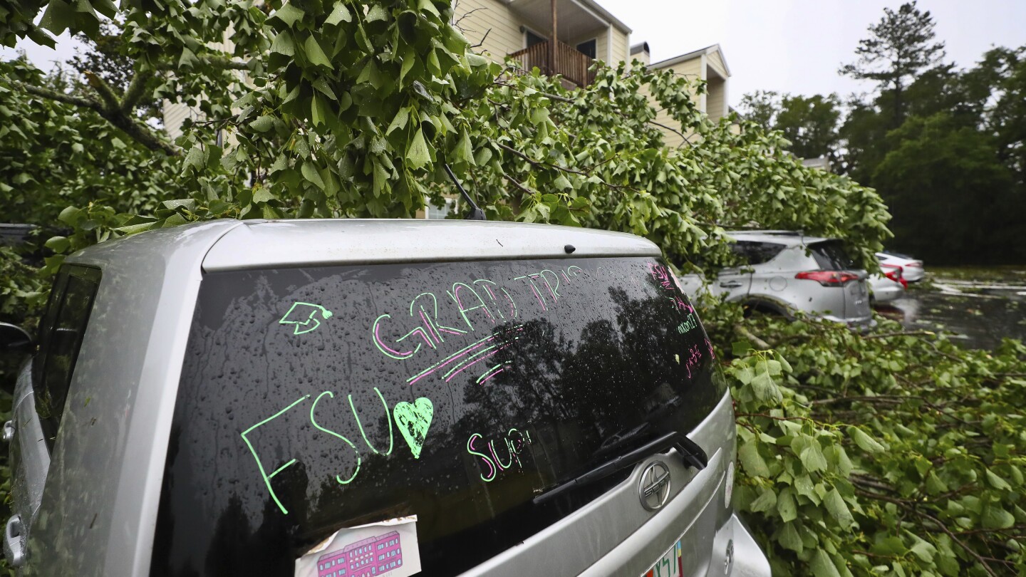 Storms slam parts of Florida, Mississippi and elsewhere as cleanup from earlier tornadoes continues