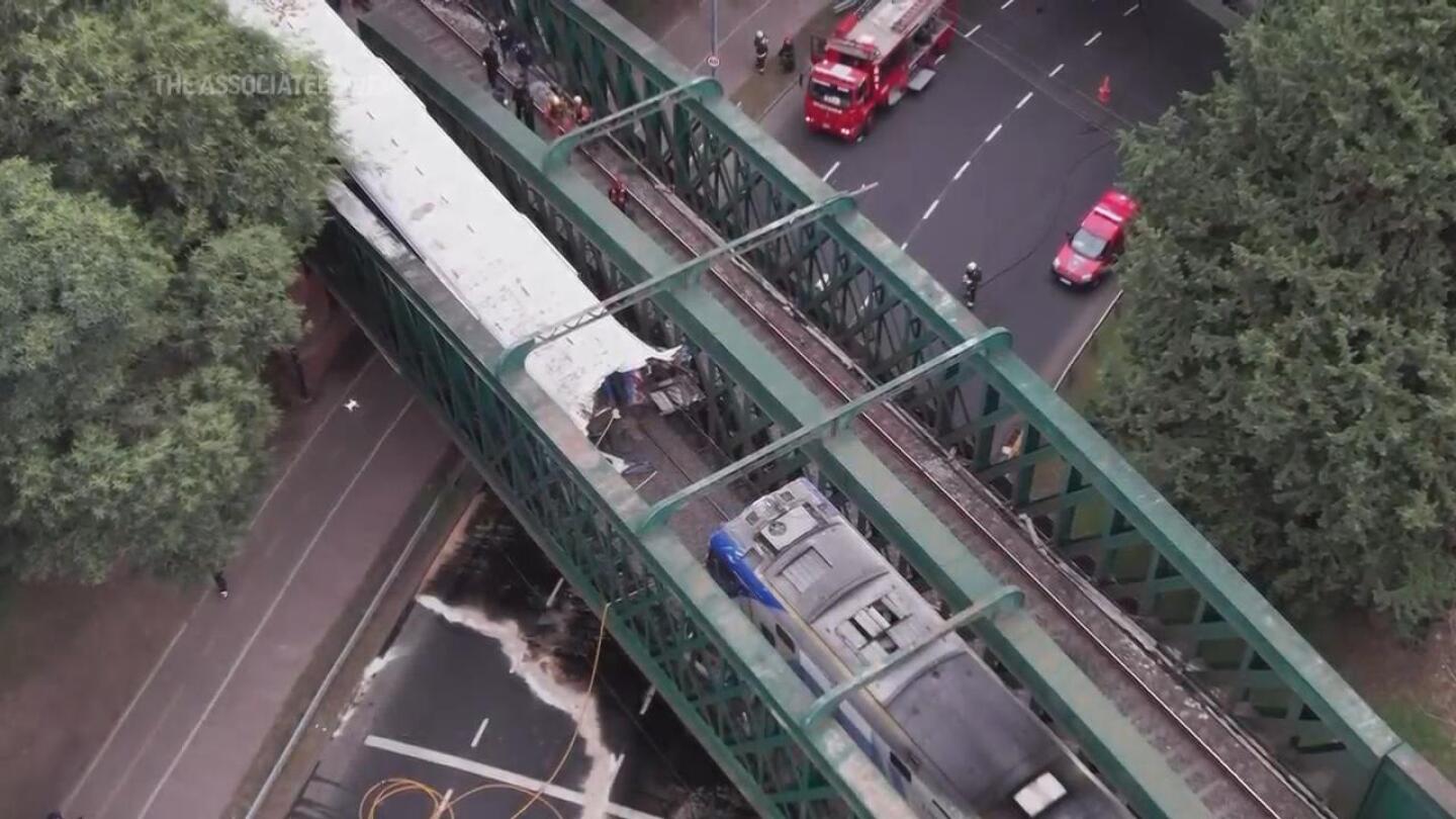 Two trains collide in Buenos Aires leaving dozens injured | AP News