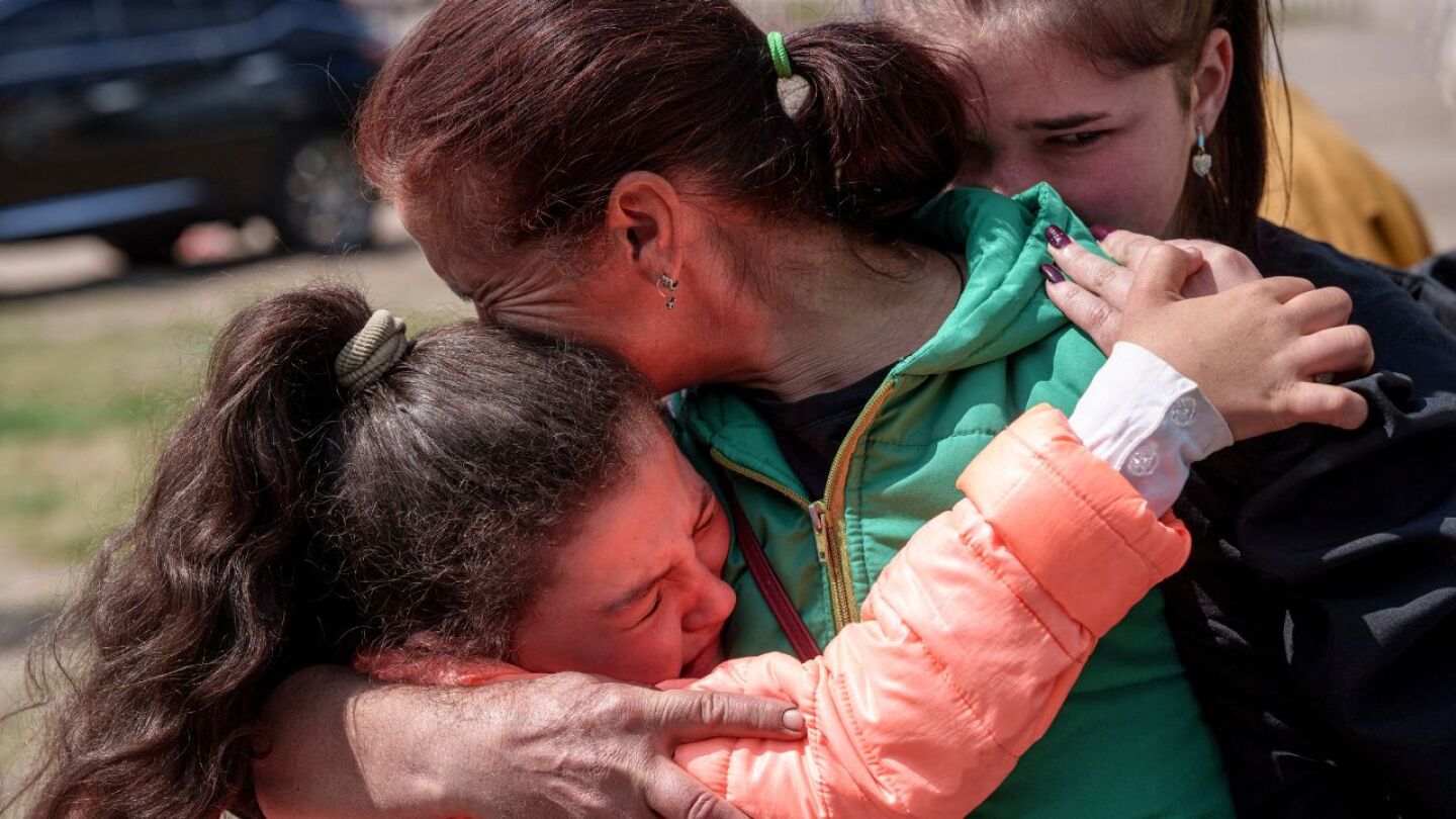 Vovchansk residents escape amidst shelling as Russian troops advance in outskirts of Ukraine town | AP News