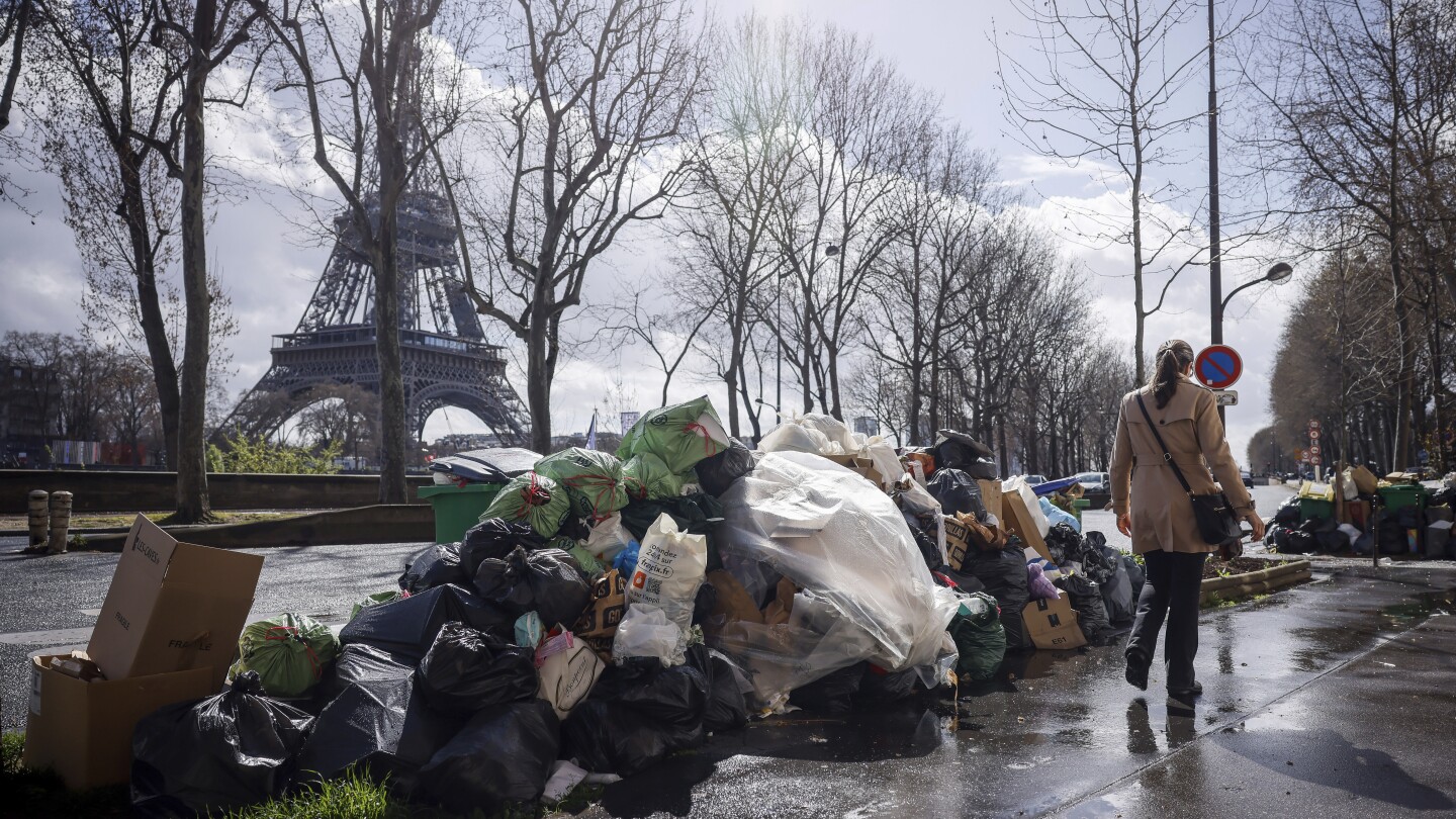 Paris garbage collectors lift strike threat ahead of Olympic Games