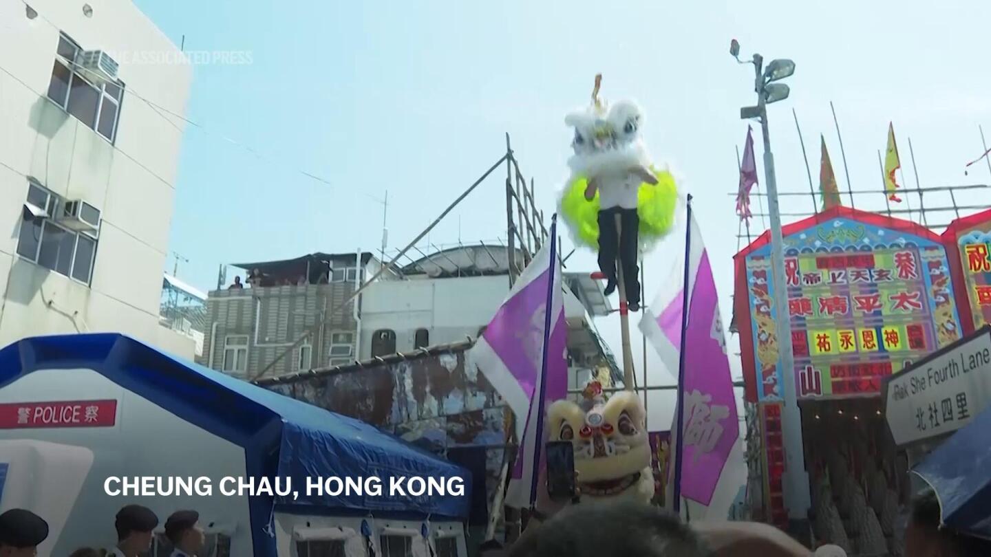 Crowds cram tiny island for Hong Kong’s traditional bun festival | AP News