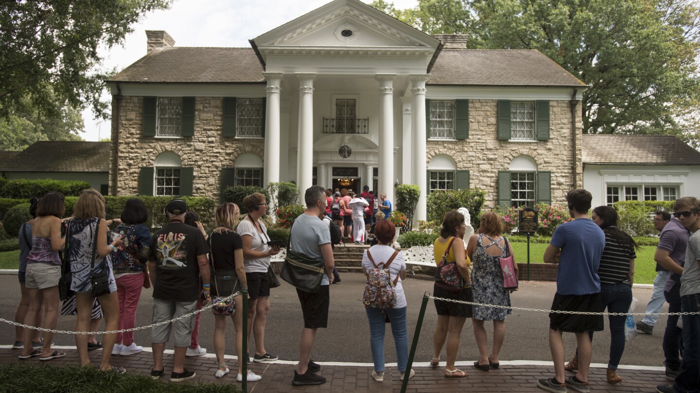 Graceland foreclosure sale halted as Presley estate’s lawsuit moves forward