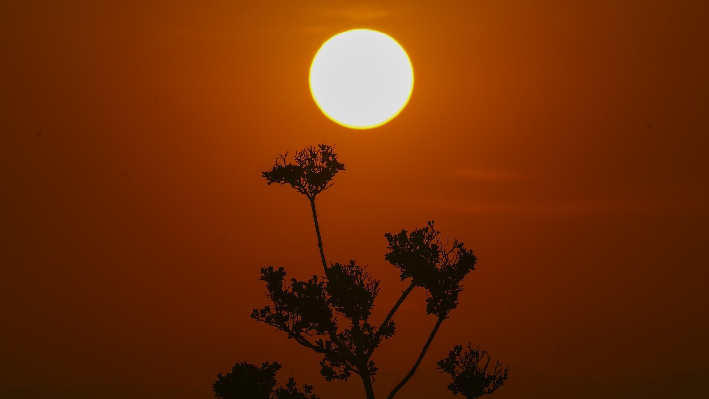 ‘Heat dome’ leads to sweltering temperatures in Mexico, Central America and US South