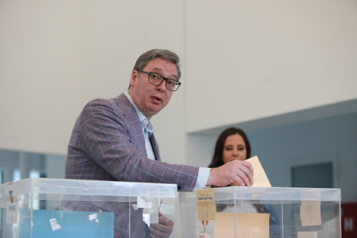 Vučić: Stranački telefonski centri ne samo da su dozvoljeni nego i poželjni
