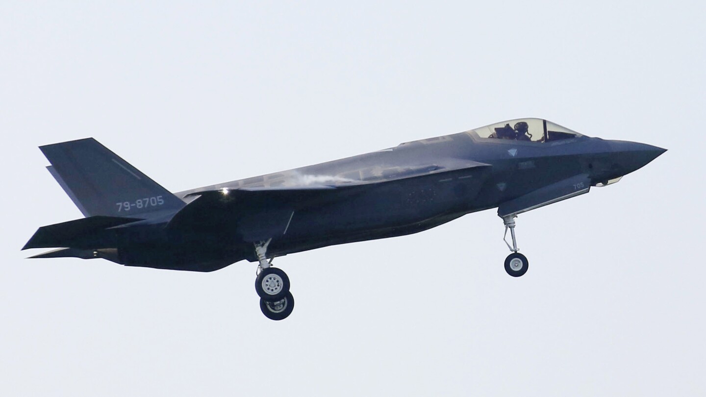 2 Japanese F-35 fighter jets make emergency landings after 1 has a mechanical problem