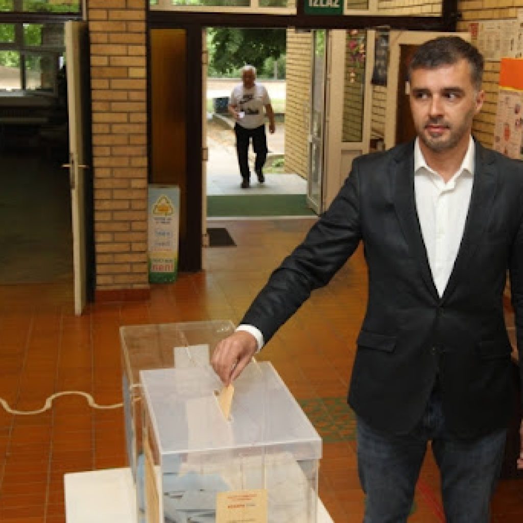 Manojlović: Delegitimisati vlast zbog manipulacija, borba građanskom neposlušnošću