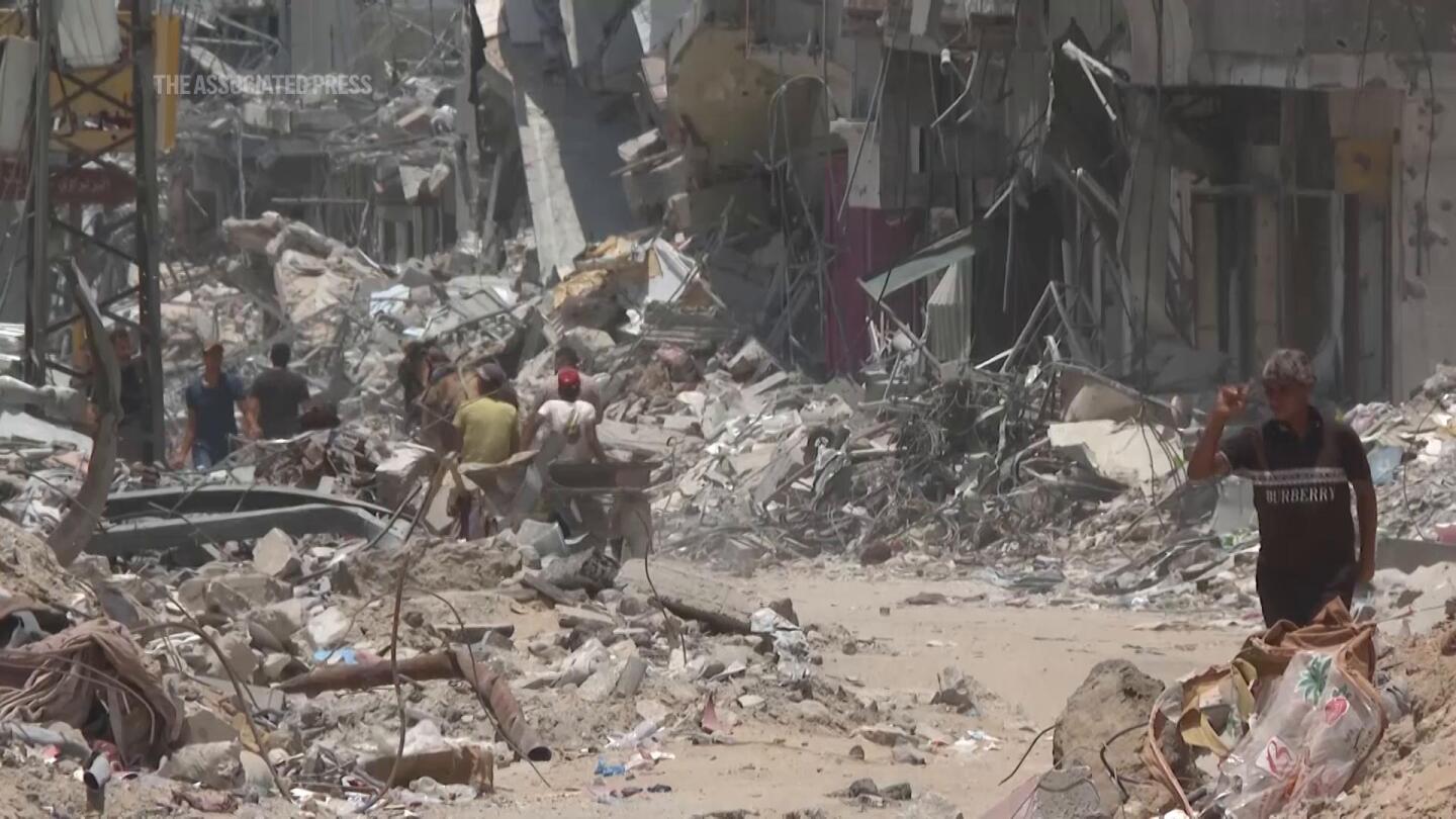 Displaced Khan Younis residents return home to utter destruction | AP News