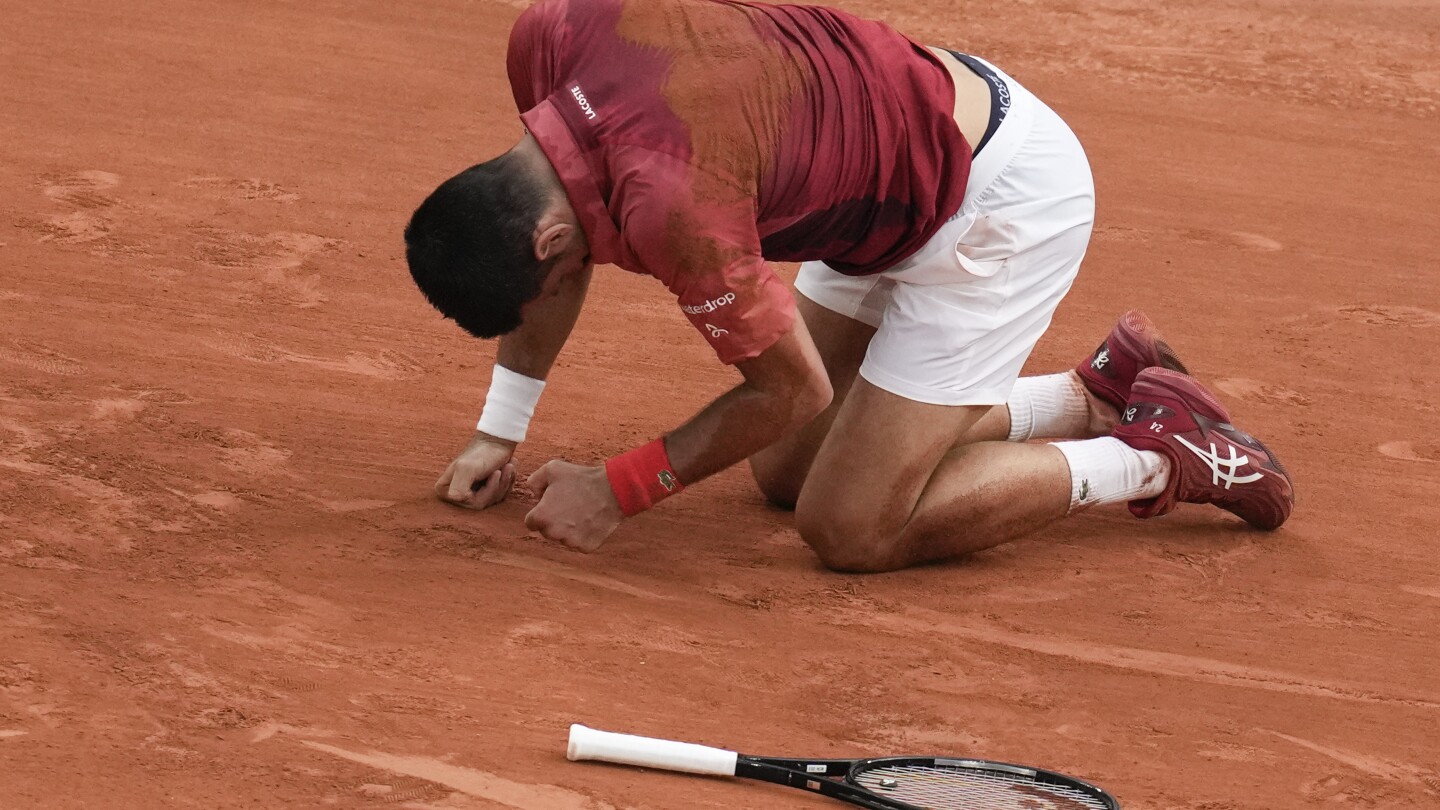 Novak Djokovic withdraws from the French Open with a knee injury and will lose the No. 1 ranking