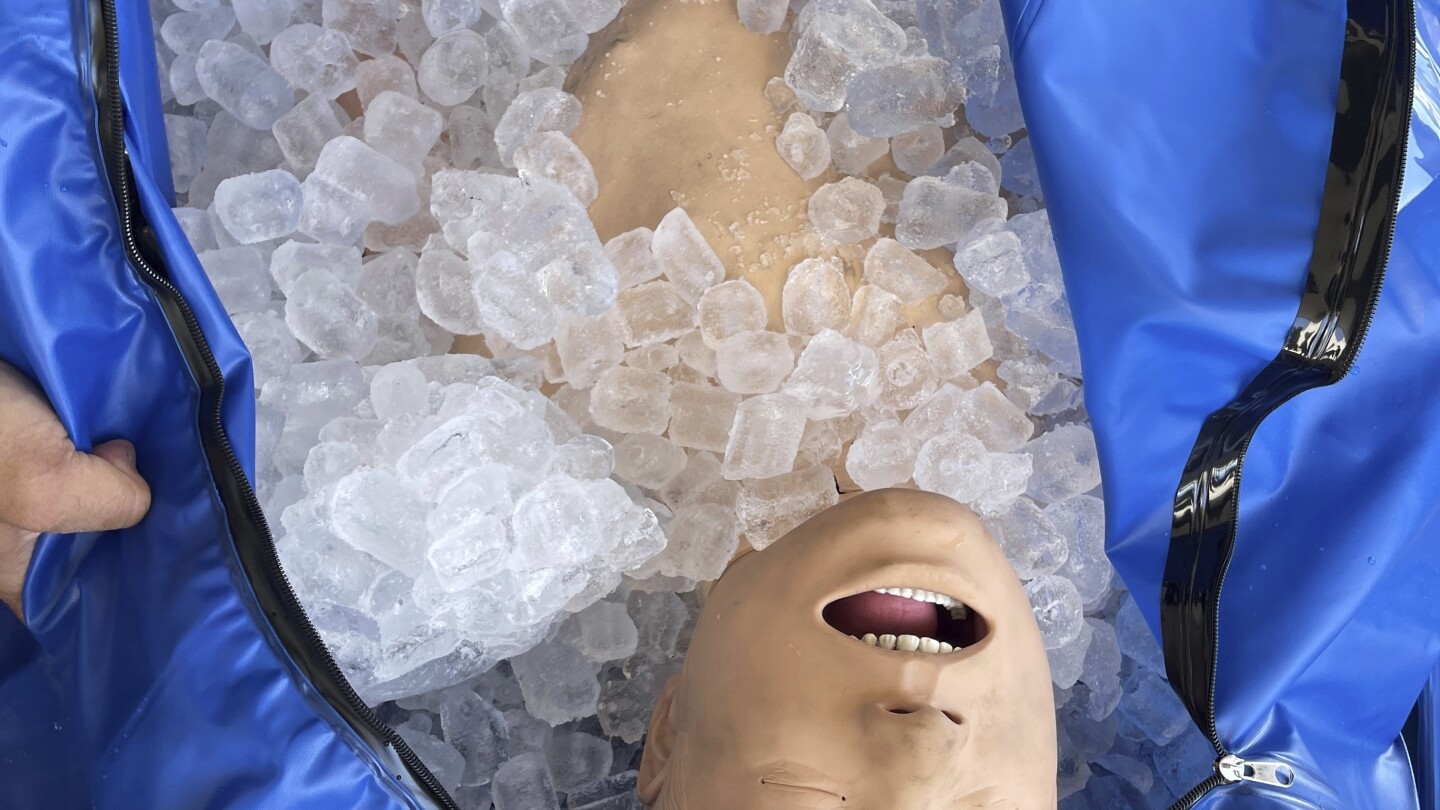 Phoenix using ice immersion to treat heat stroke victims as Southwest bakes in triple digits