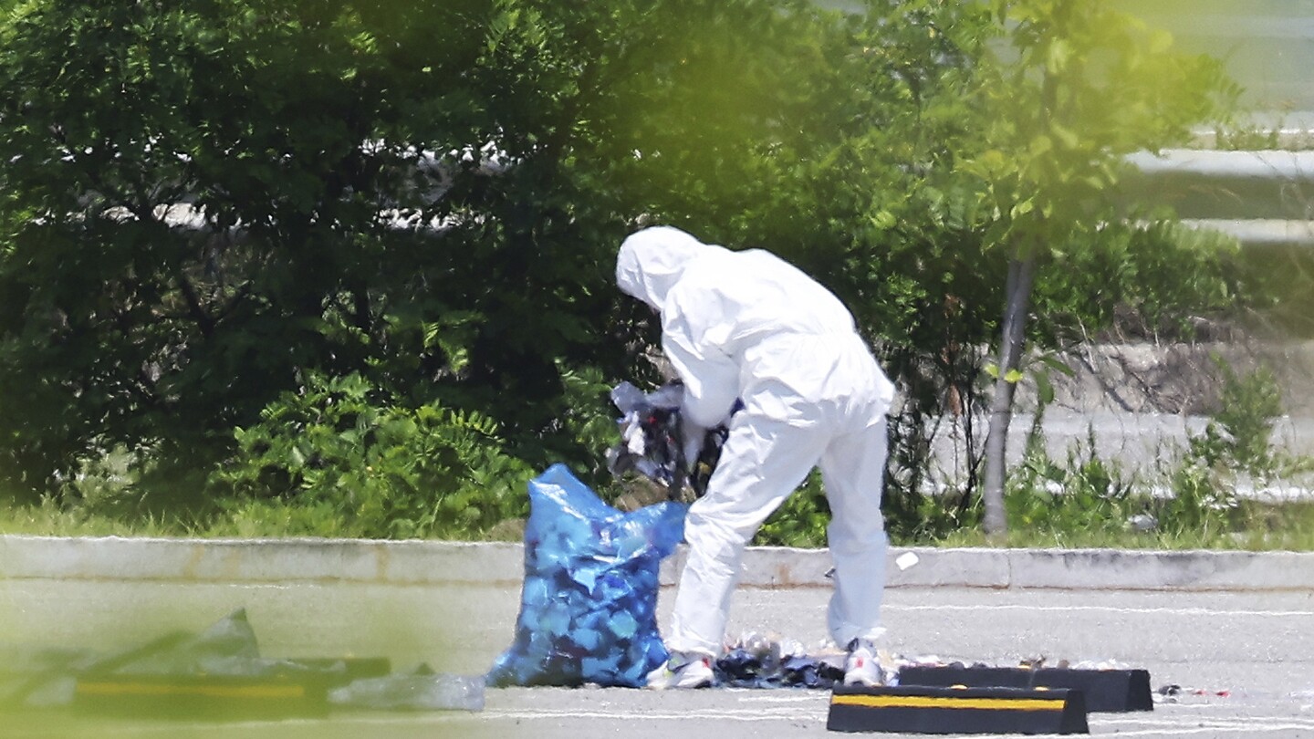 South Korean group flies propaganda leaflets across border following North’s trash-balloon launches