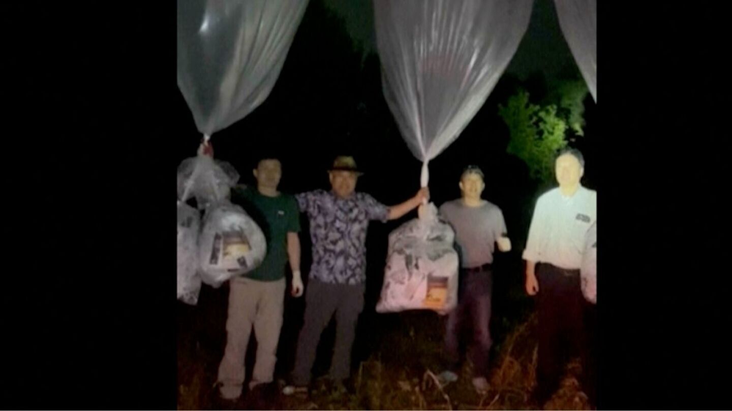 North Korean defectors launch balloons with anti-North Korea leaflets from Pocheon near the border | AP News