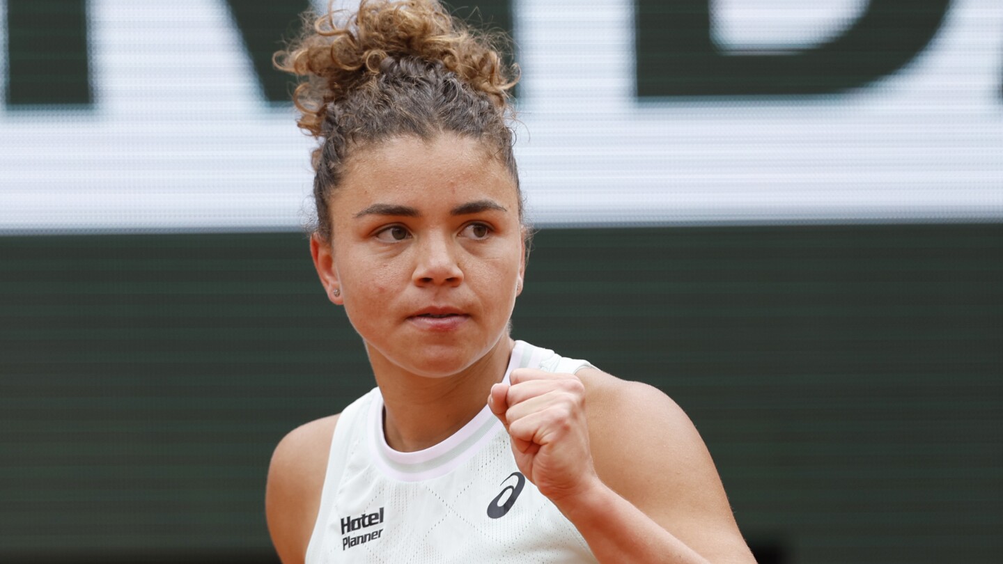 Jasmine Paolini reaches both the singles and doubles finals at the French Open