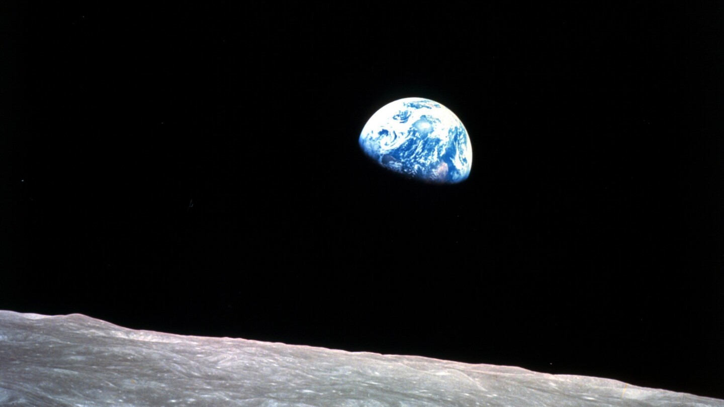 Former astronaut William Anders, who took iconic Earthrise photo, has died in Washington plane crash