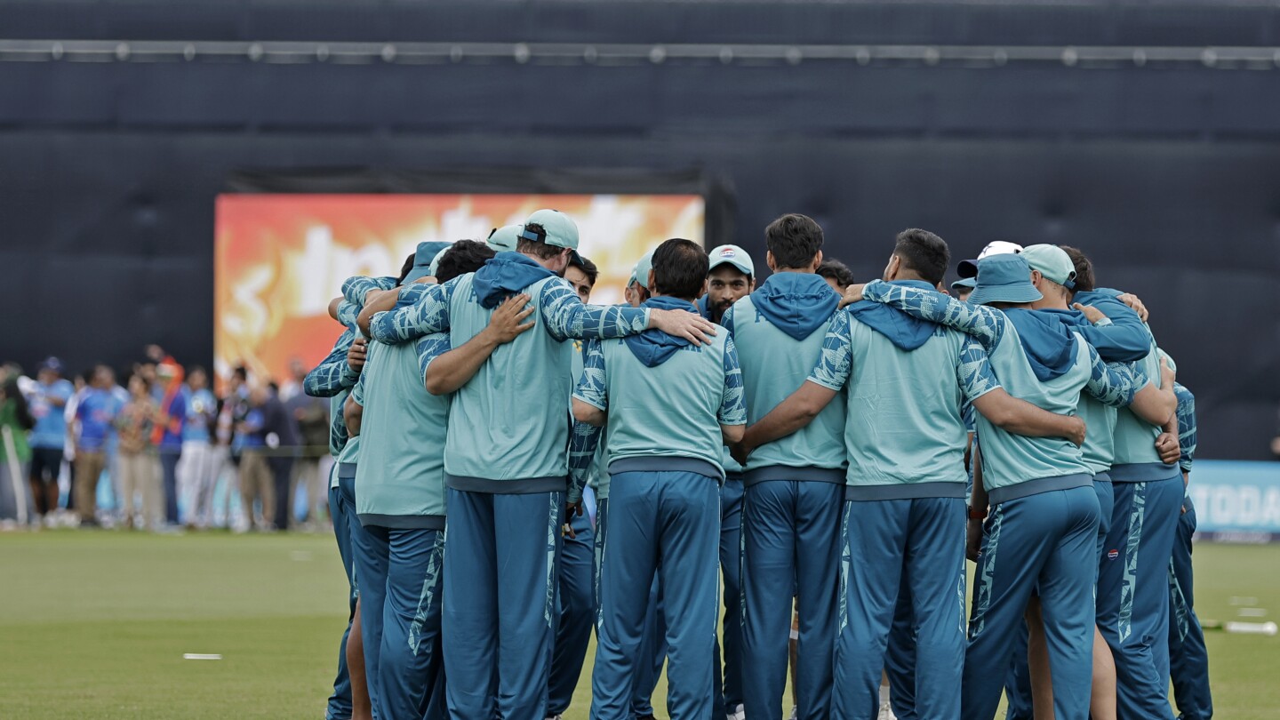 Pakistan bowls 1st against rival India in grudge match on mystery pitch at T20 World Cup in New York