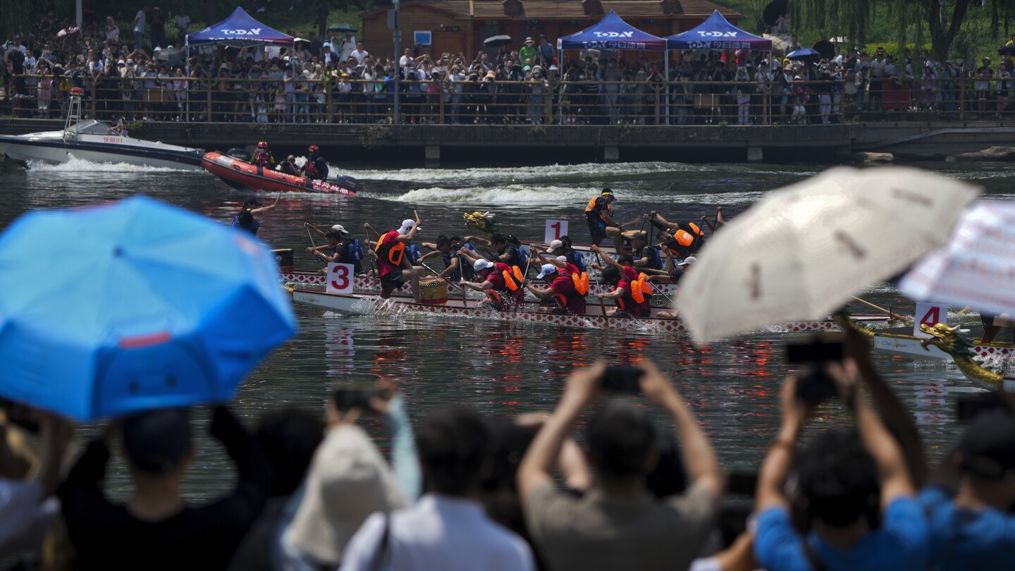 Taiwan nighttime dragon boat racing puts a modern twist on an ancient tradition