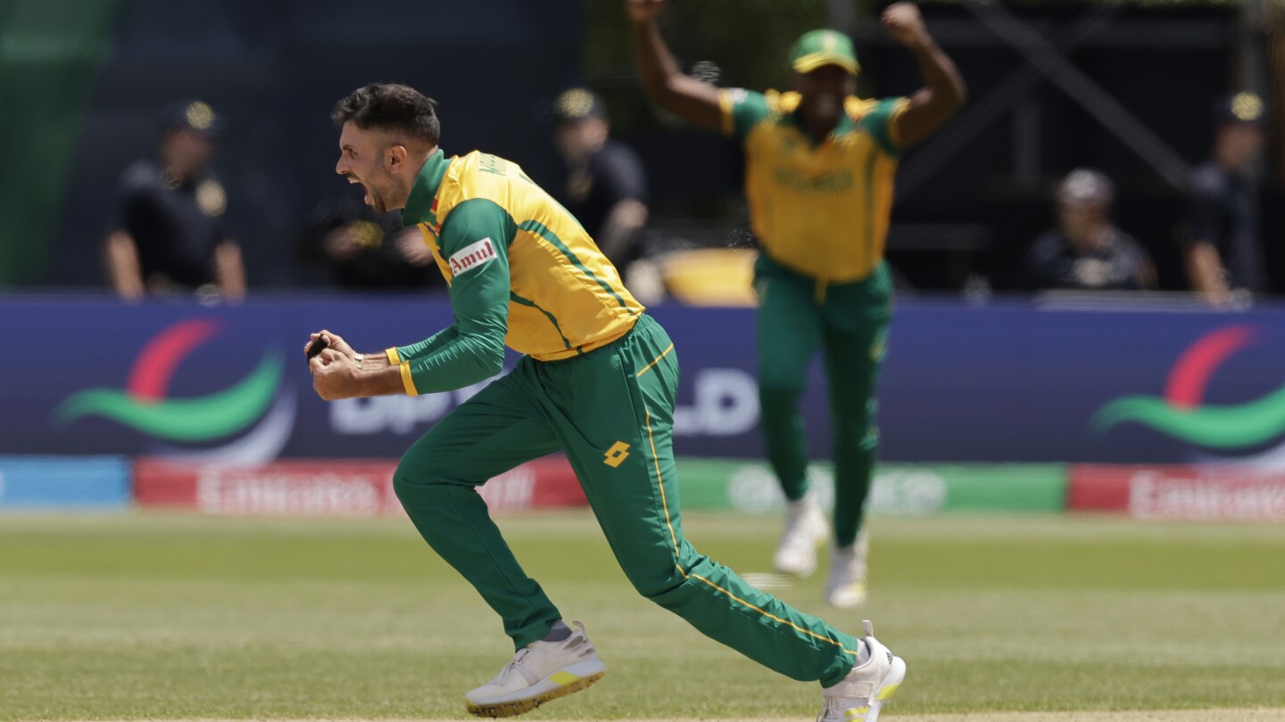 South Africa holds off Bangladesh by 4 runs to stay unbeaten in T20 World Cup