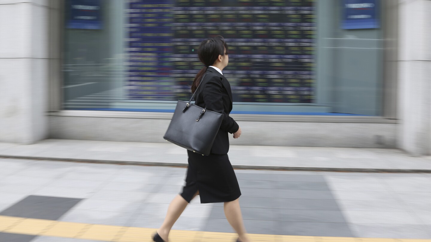 Will Japanese women be able to keep their maiden names after marriage? Major lobby demands change