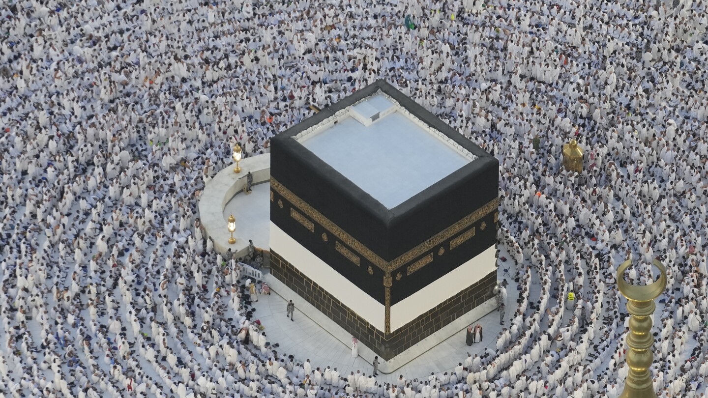 More than 1.5 million foreign Muslims arrive in Mecca for annual Hajj pilgrimage