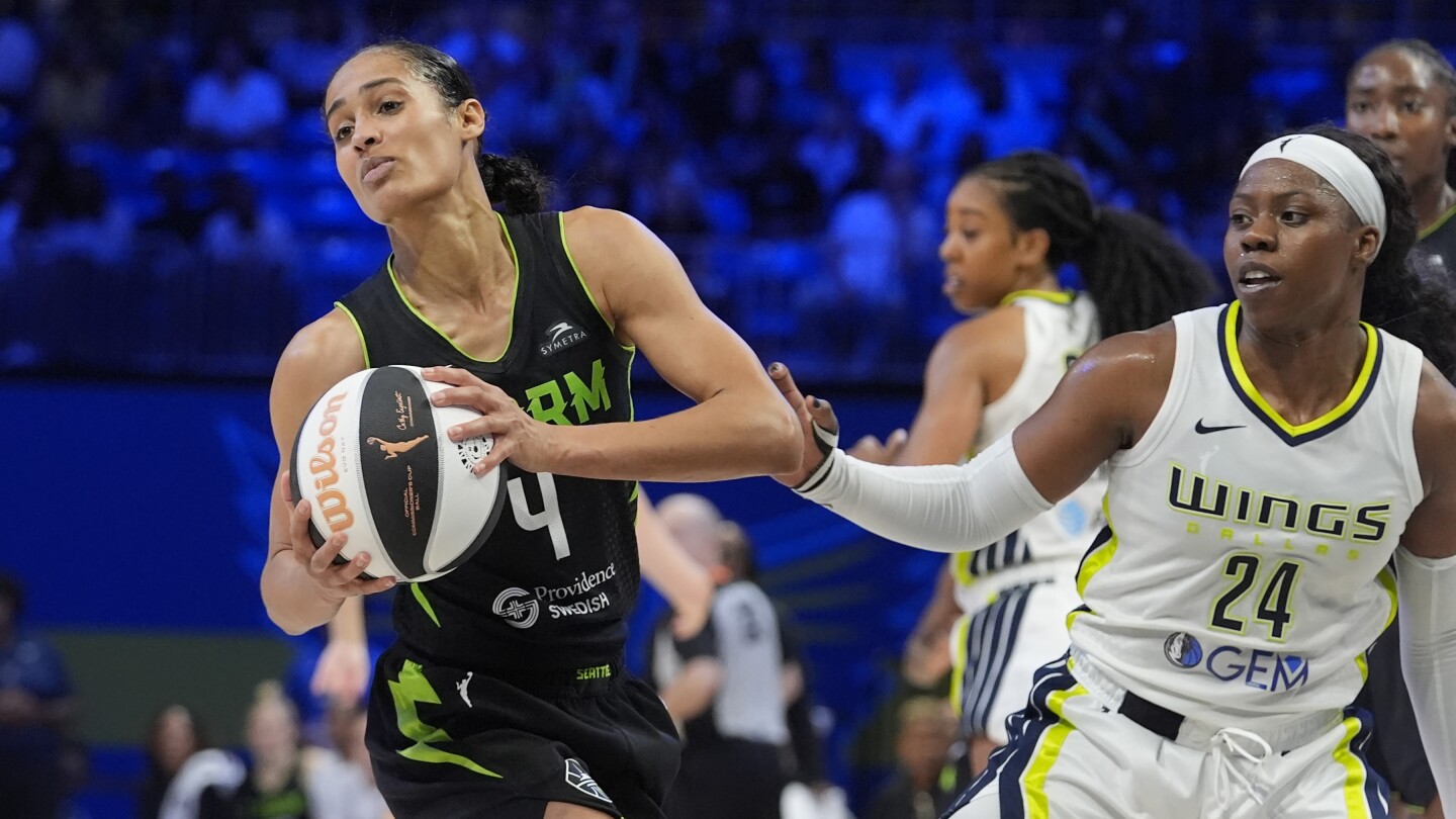 Diggins-Smith and Loyd combine for 40 points, Storm hand Wings a 6th straight loss, 92-84