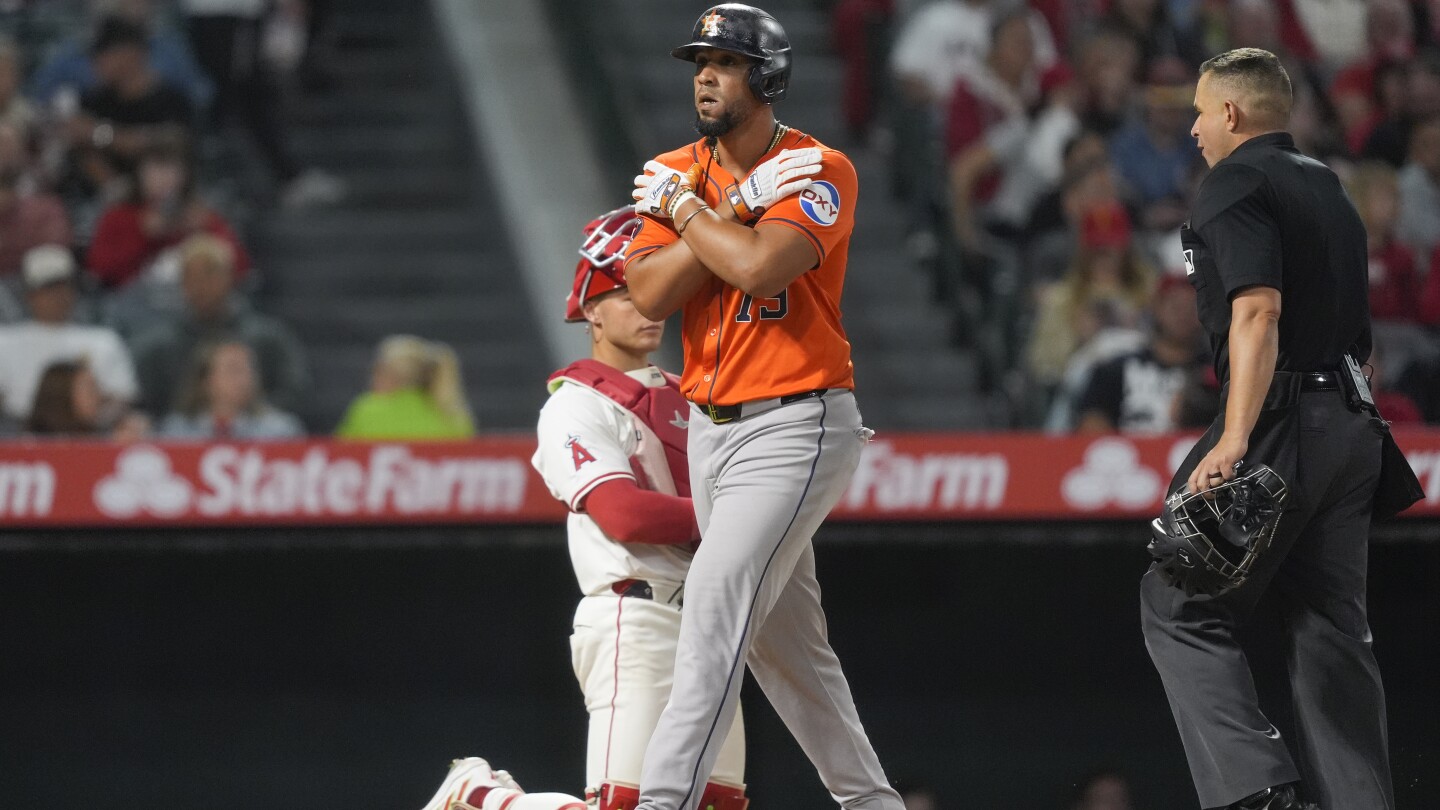 Astros release José Abreu with $30.8 million remaining on his contract