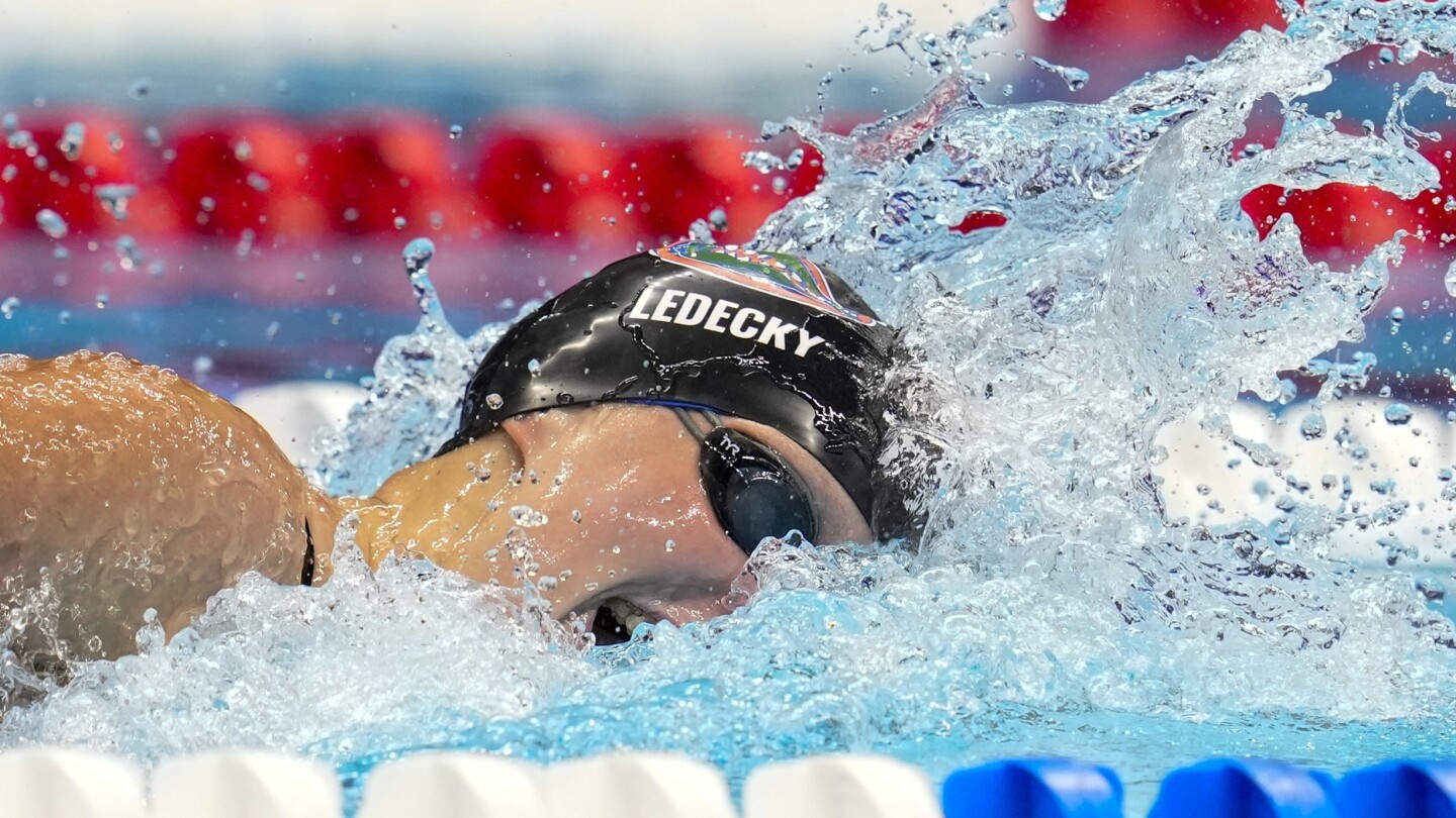 Katie Ledecky off to a strong start at US Olympic swimming trials, leads prelims of 400 free