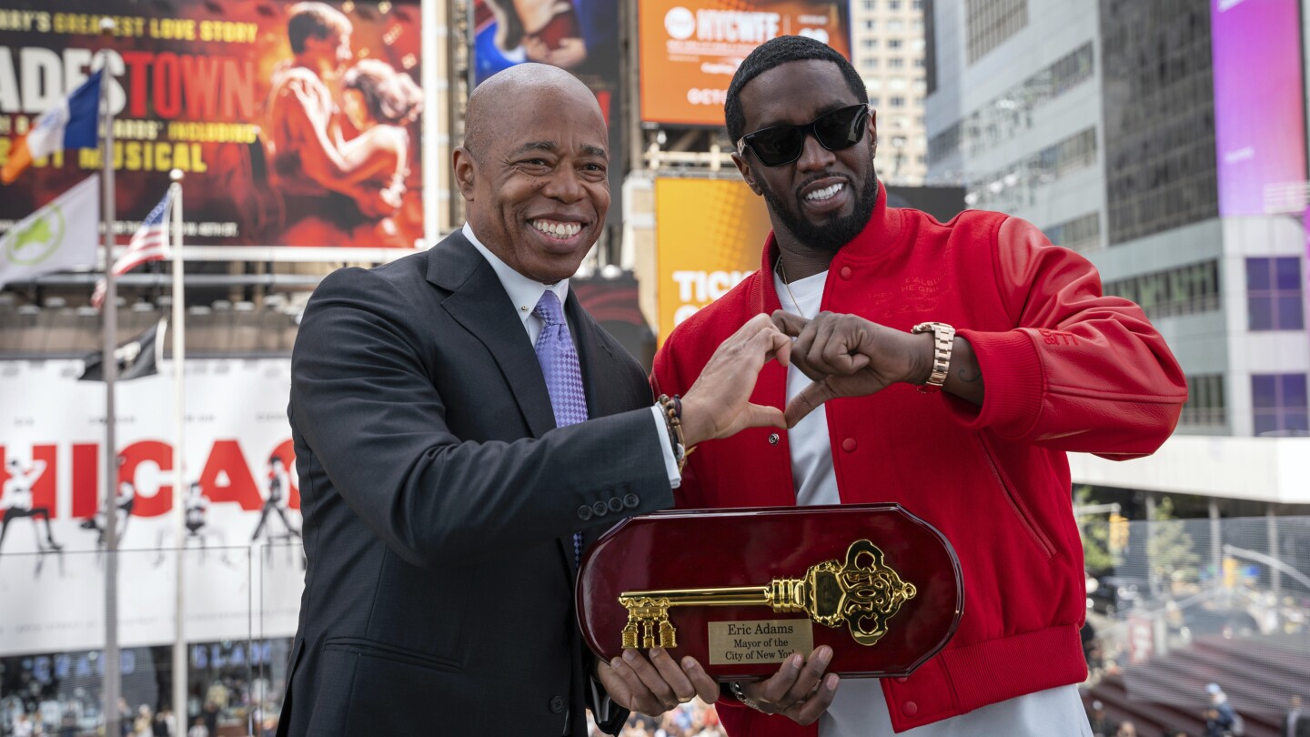 Sean ‘Diddy’ Combs returns key to New York City in response to video of him attacking singer Cassie