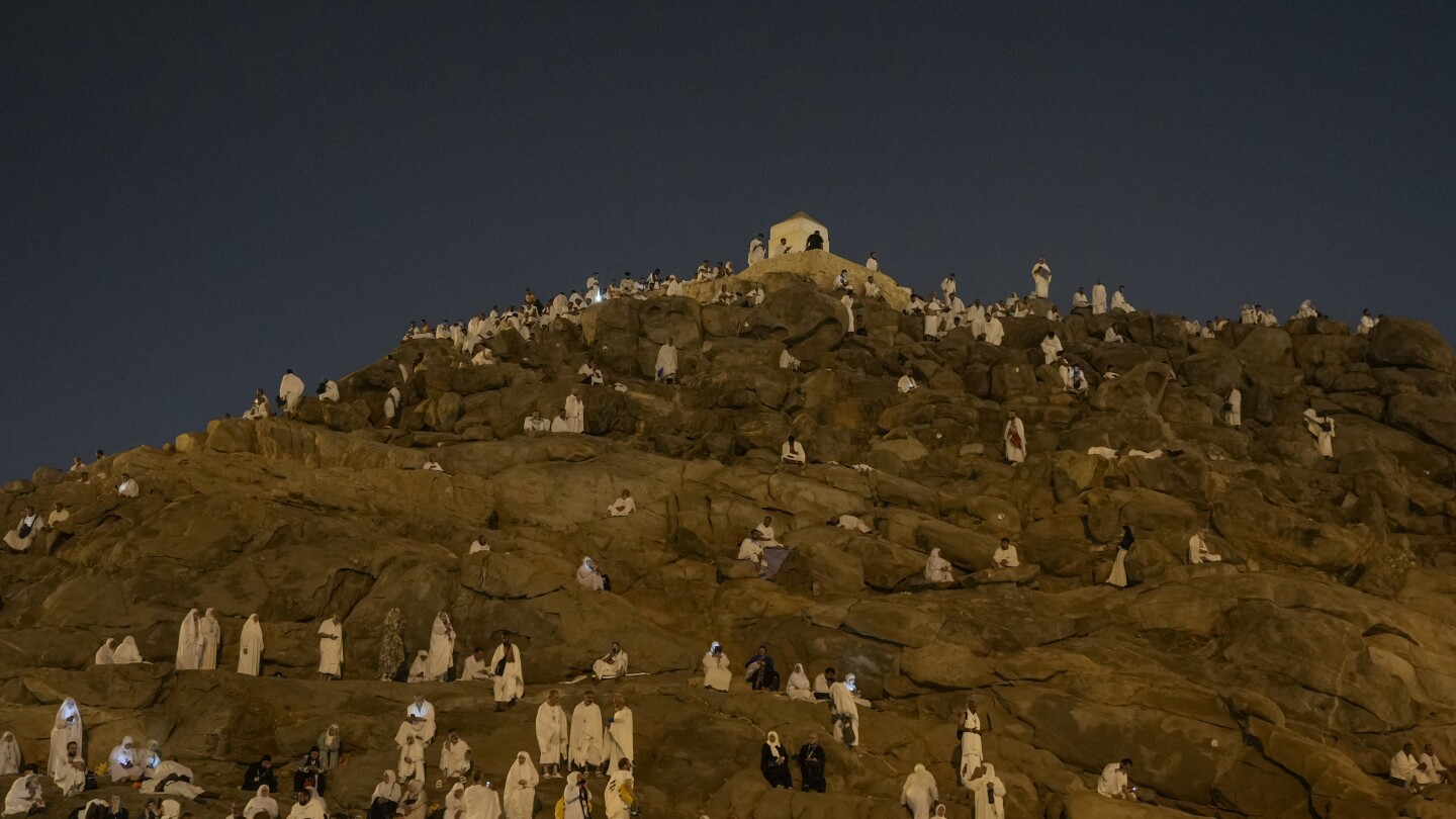 Pilgrims commence the final rites of Hajj as Muslims celebrate Eid al-Adha