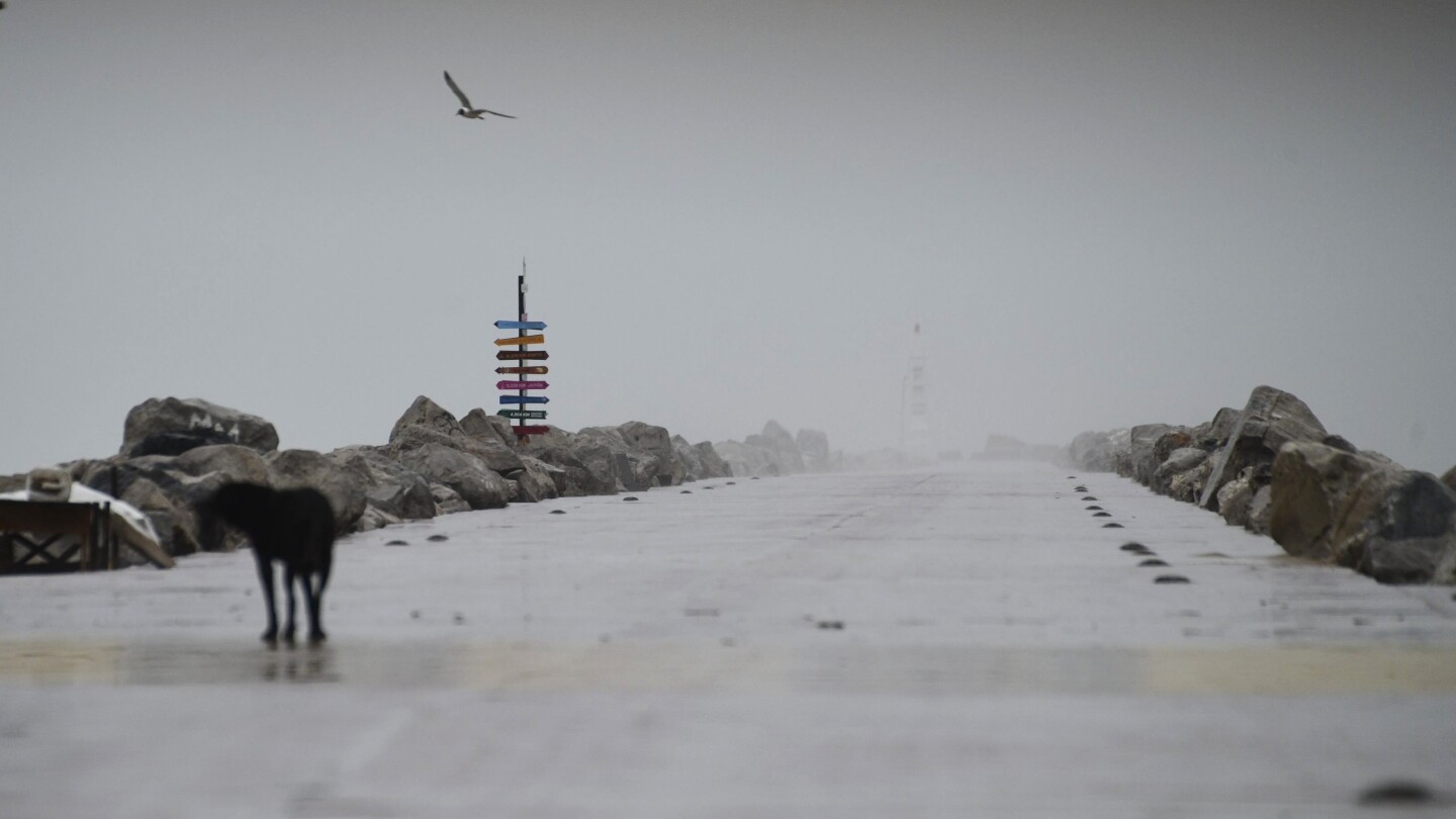 Alberto, season’s first named tropical storm, dumps rain on Texas and Mexico, which reports 3 deaths