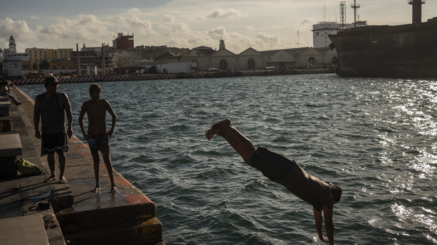 Heat wave claims lives of at least 125 in Mexico this year, hitting country’s most vulnerable