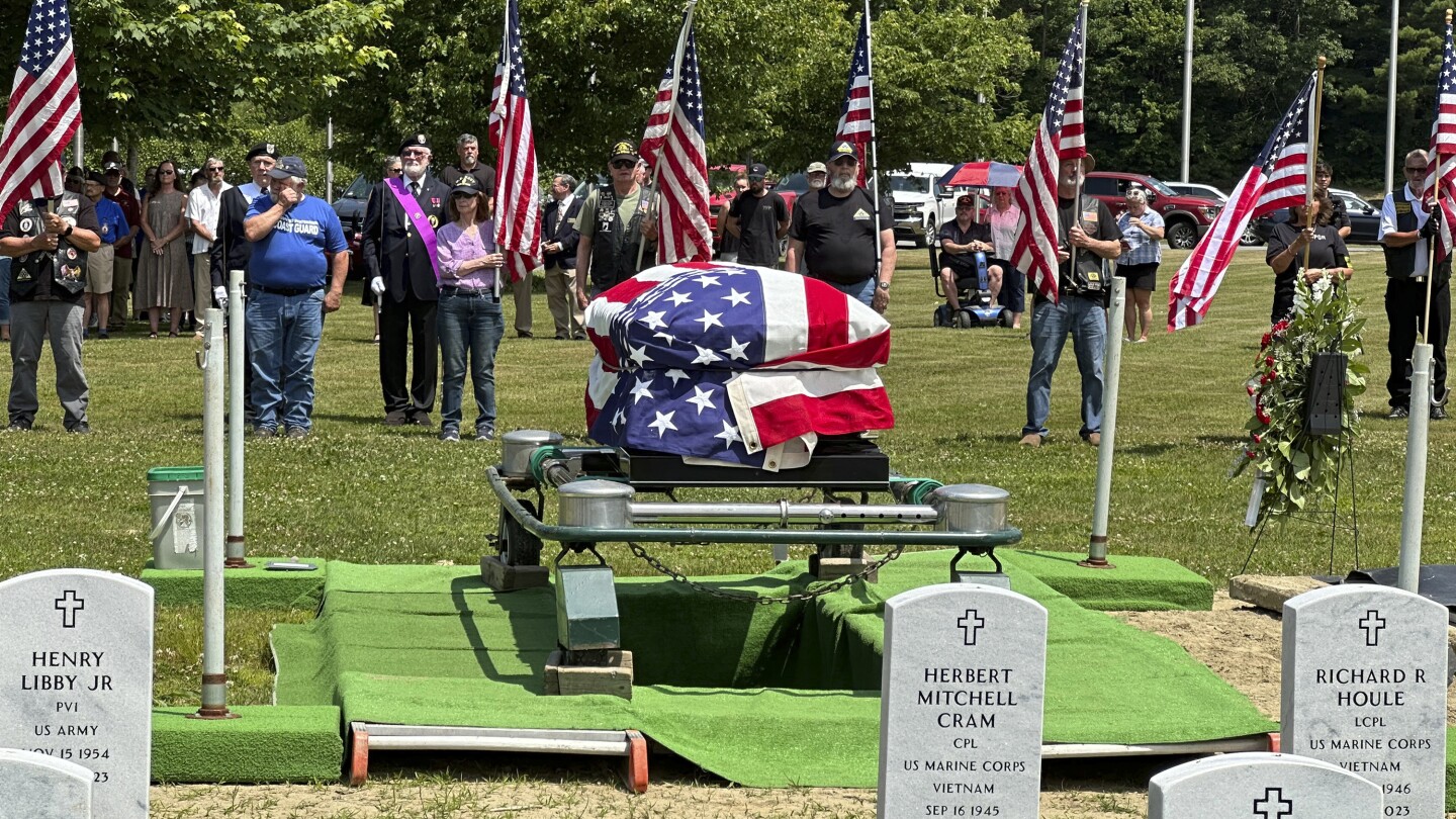 A US veteran died at a nursing home, abandoned. Hundreds of strangers came to say goodbye