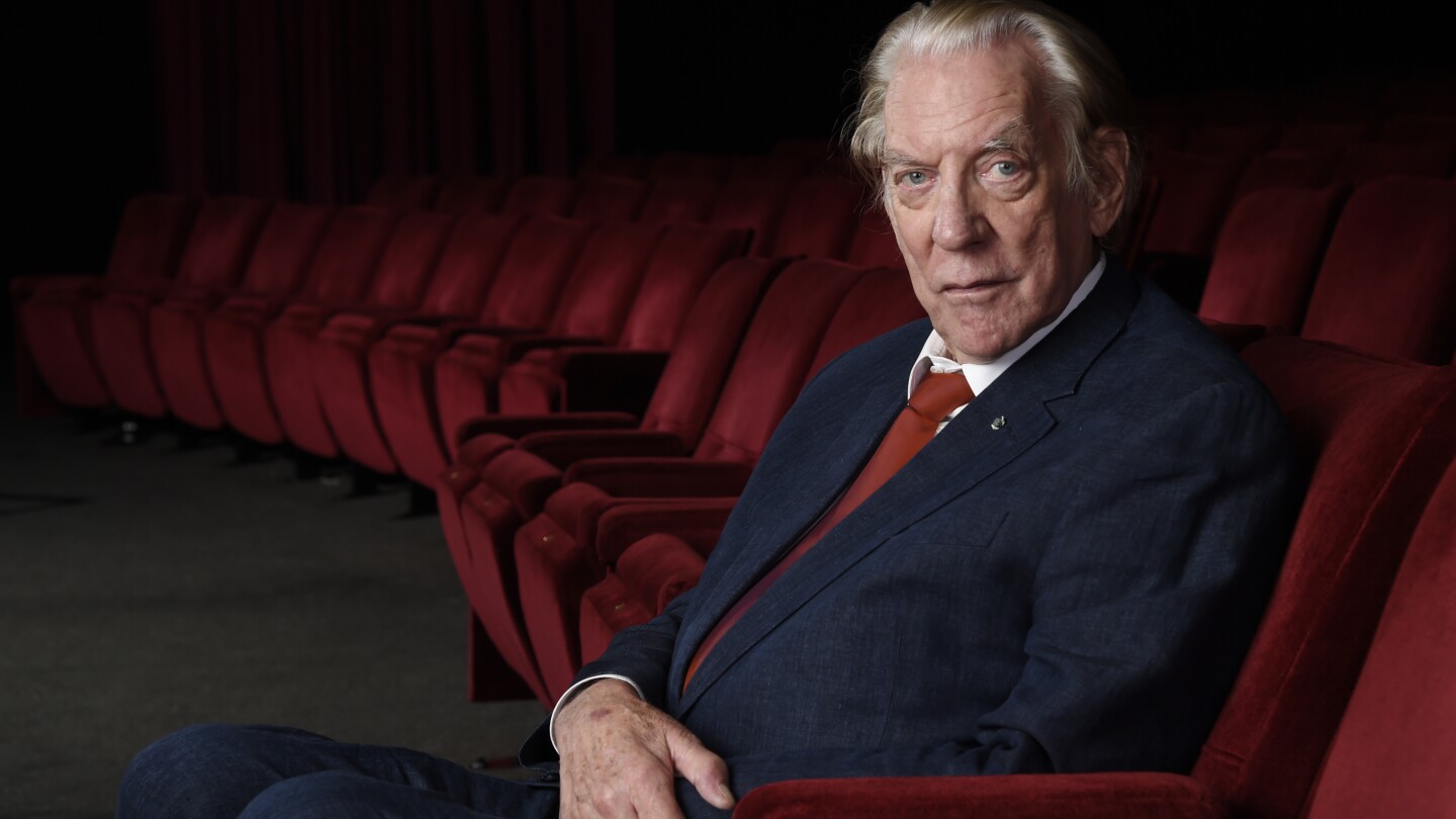 Donald Sutherland, the towering actor whose career spanned ‘M.A.S.H.’ to ‘Hunger Games,’ dies at 88