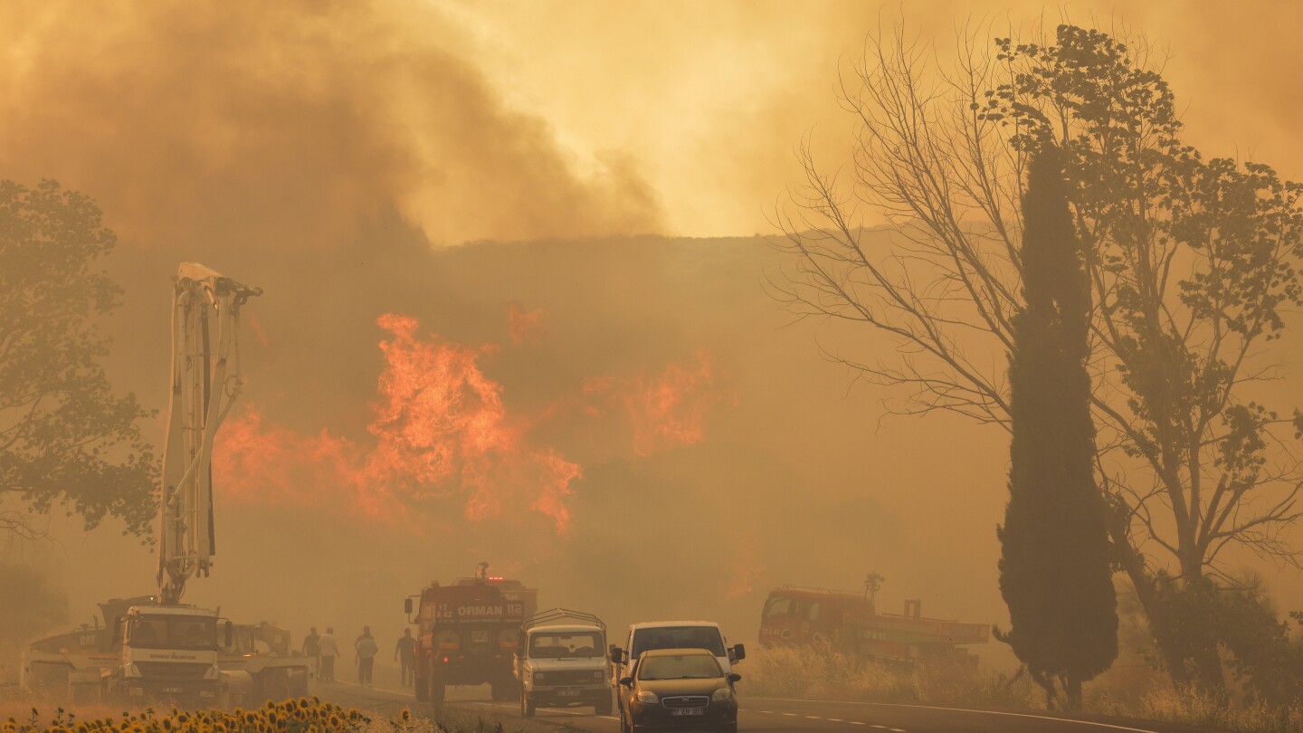 An agricultural fire spreads through settlements in southeast Turkey leaving at least 5 dead