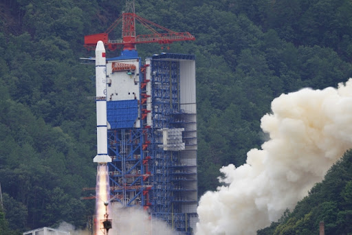 Kina i Francuska lansirale satelit koji treba da pomogne da se bolje razume svemir