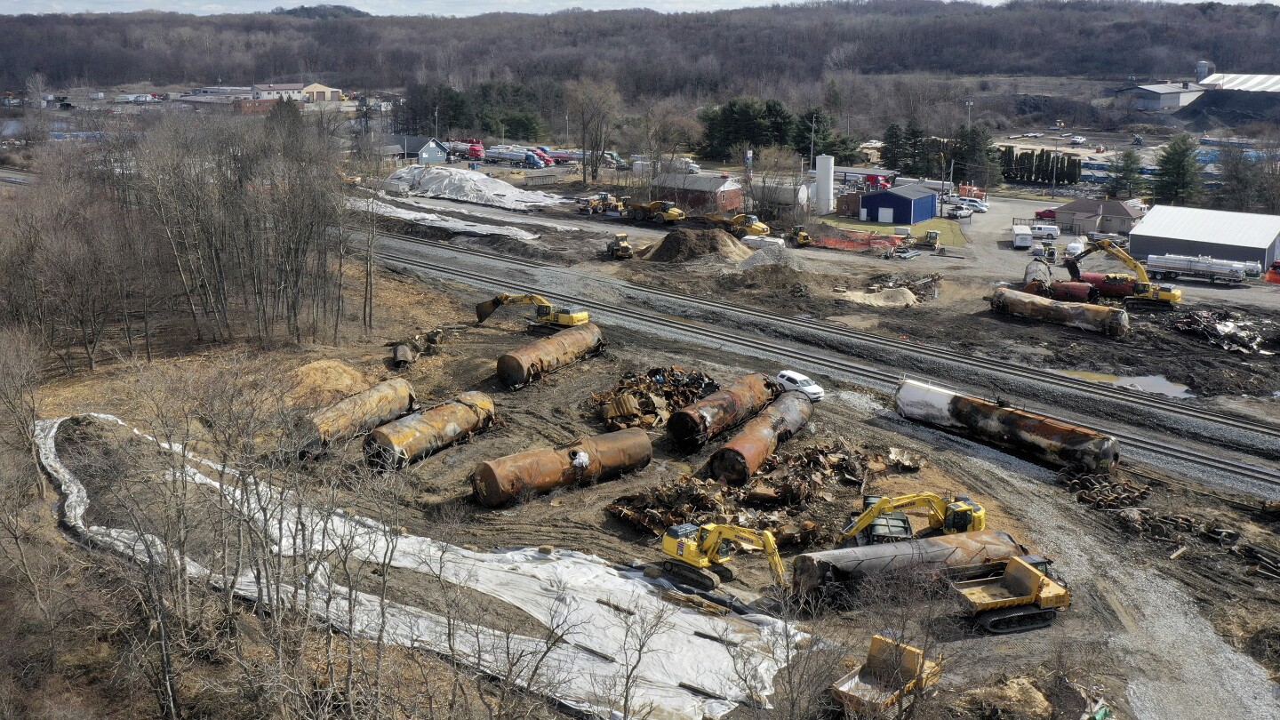 Railroads must provide details of hazardous cargo immediately after a derailment under new rule