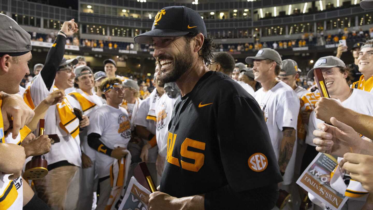 Tennessee earns first national title in baseball with 6-5 win over Texas A&M