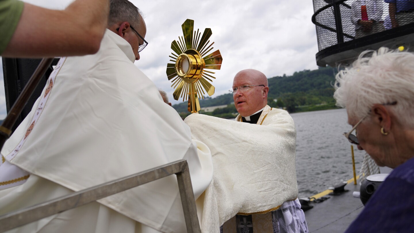 On heartland roads, and a riverboat, devout Catholics press on with two-month nationwide pilgrimage