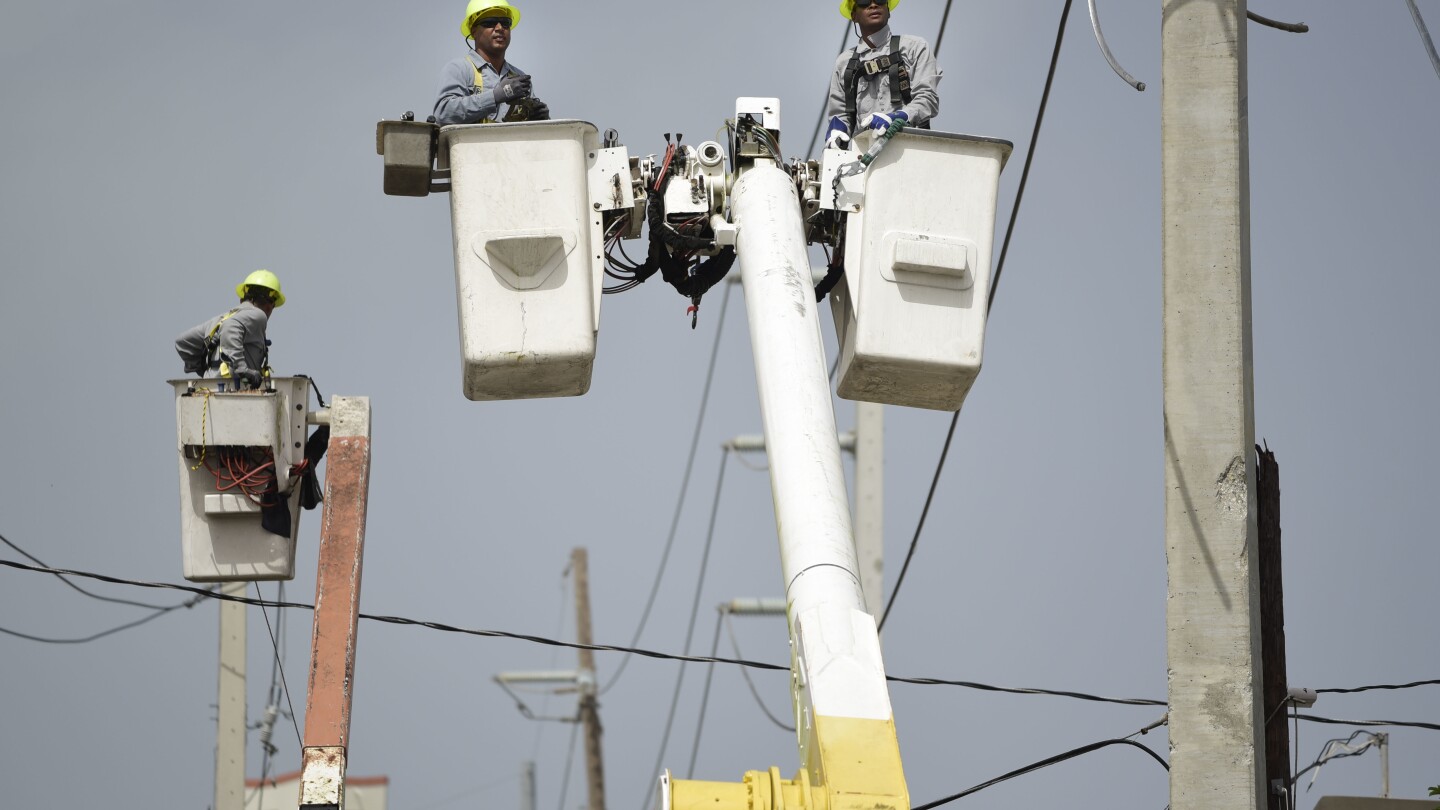 Puerto Rico issues an island-wide heat advisory for the first time as power outages persist