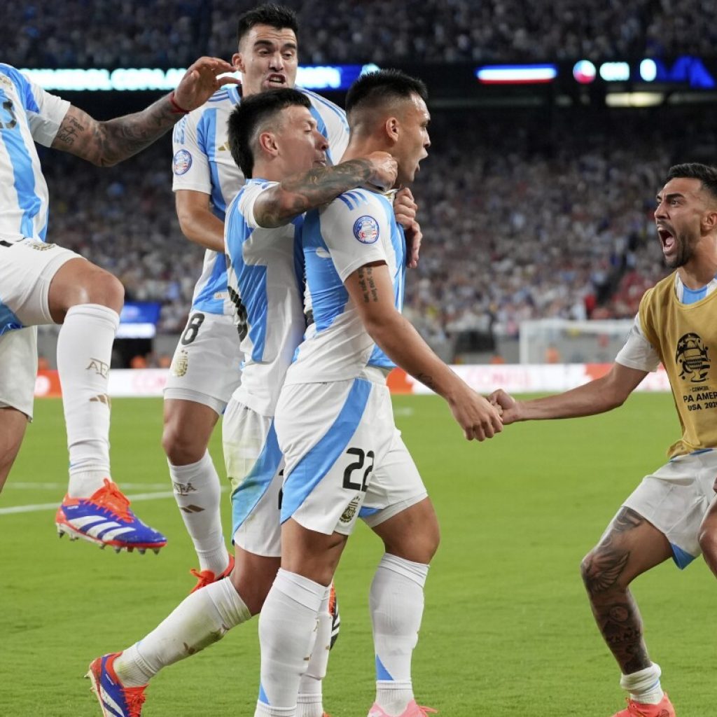 Argentina advances to Copa America quarterfinals, beats Chile 1-0 on Martínez 88th-minute goal