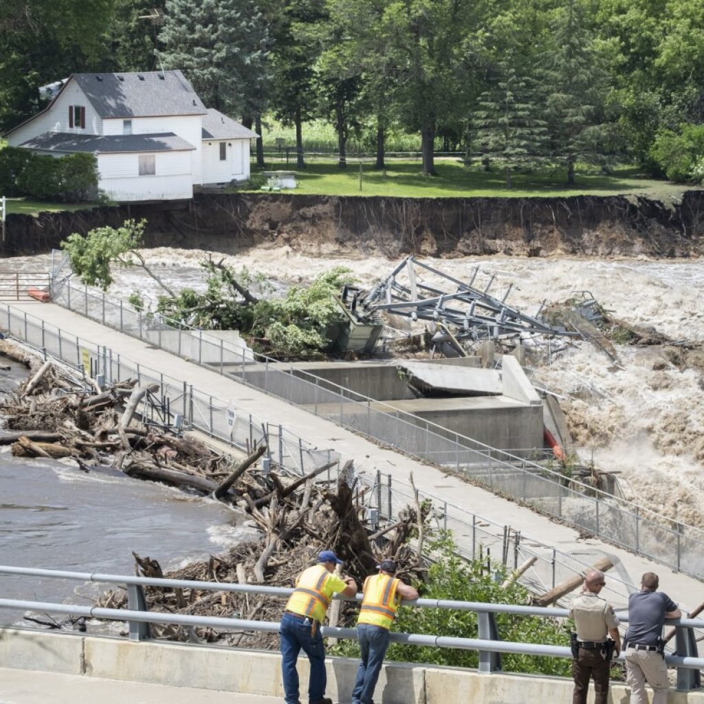 Midwest flooding devastation comes into focus as flood warnings are extended in other areas
