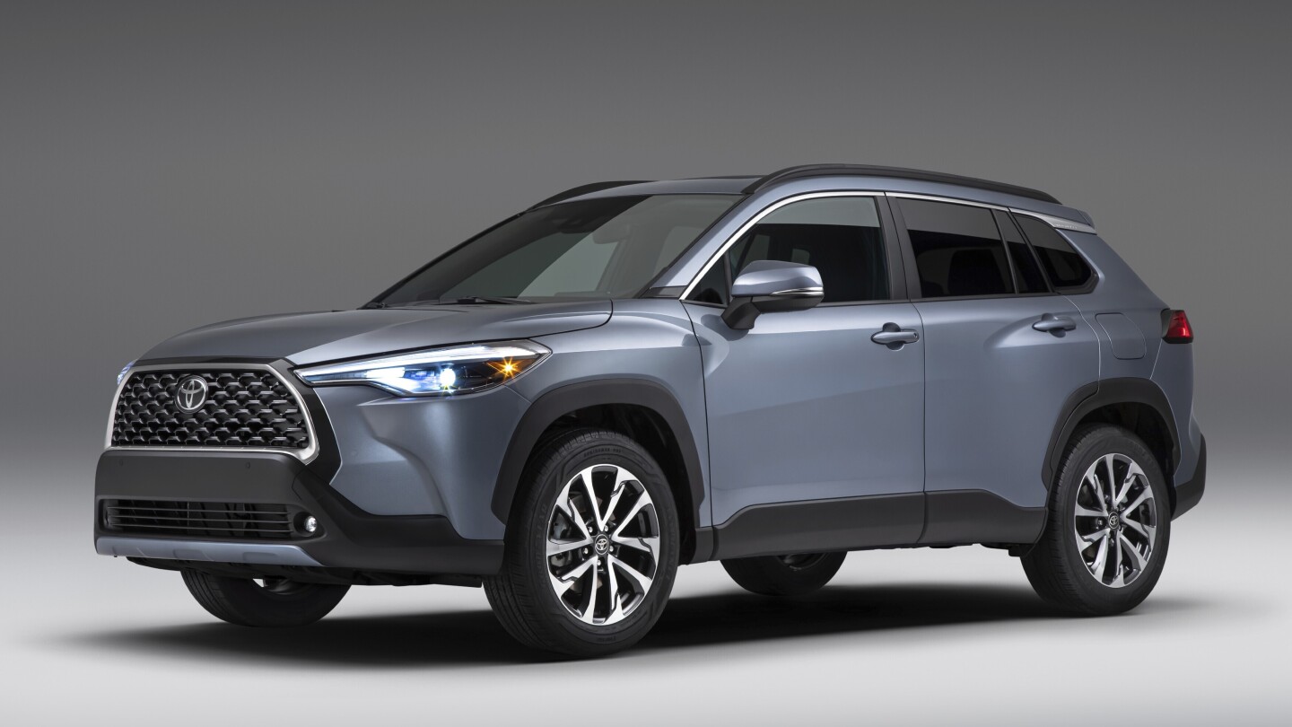 Don’t want a hybrid? Edmunds picks SUVs that will still save you money at the pump