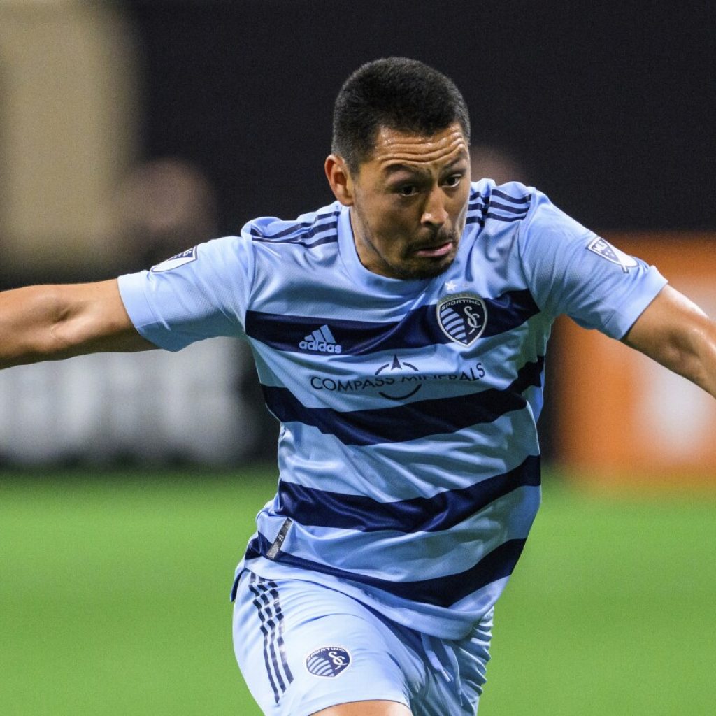 Longtime Sporting KC midfielder Roger Espinoza officially retires from pro soccer