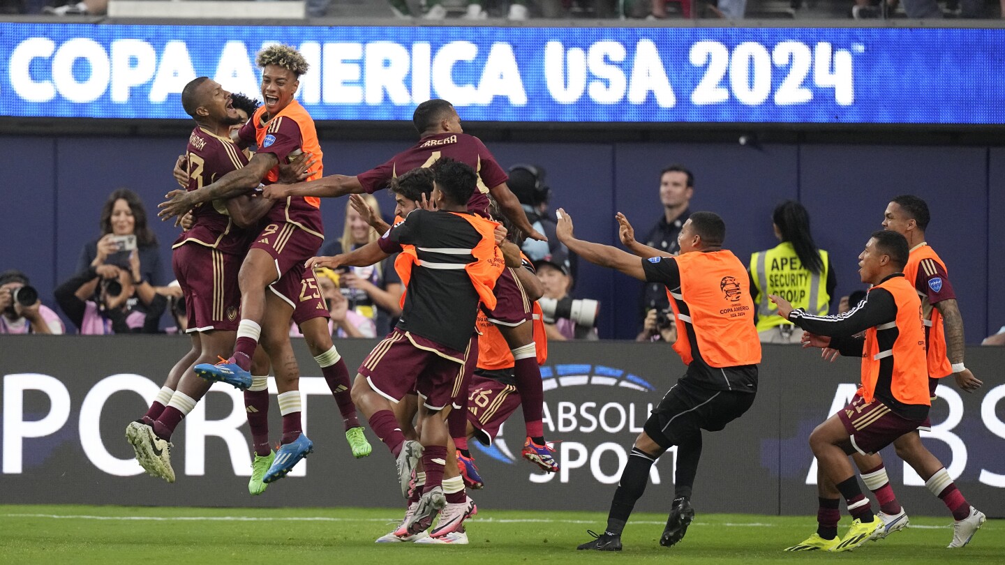 Venezuela advances to Copa America quarterfinals with a 1-0 win over Mexico on Rondón goal