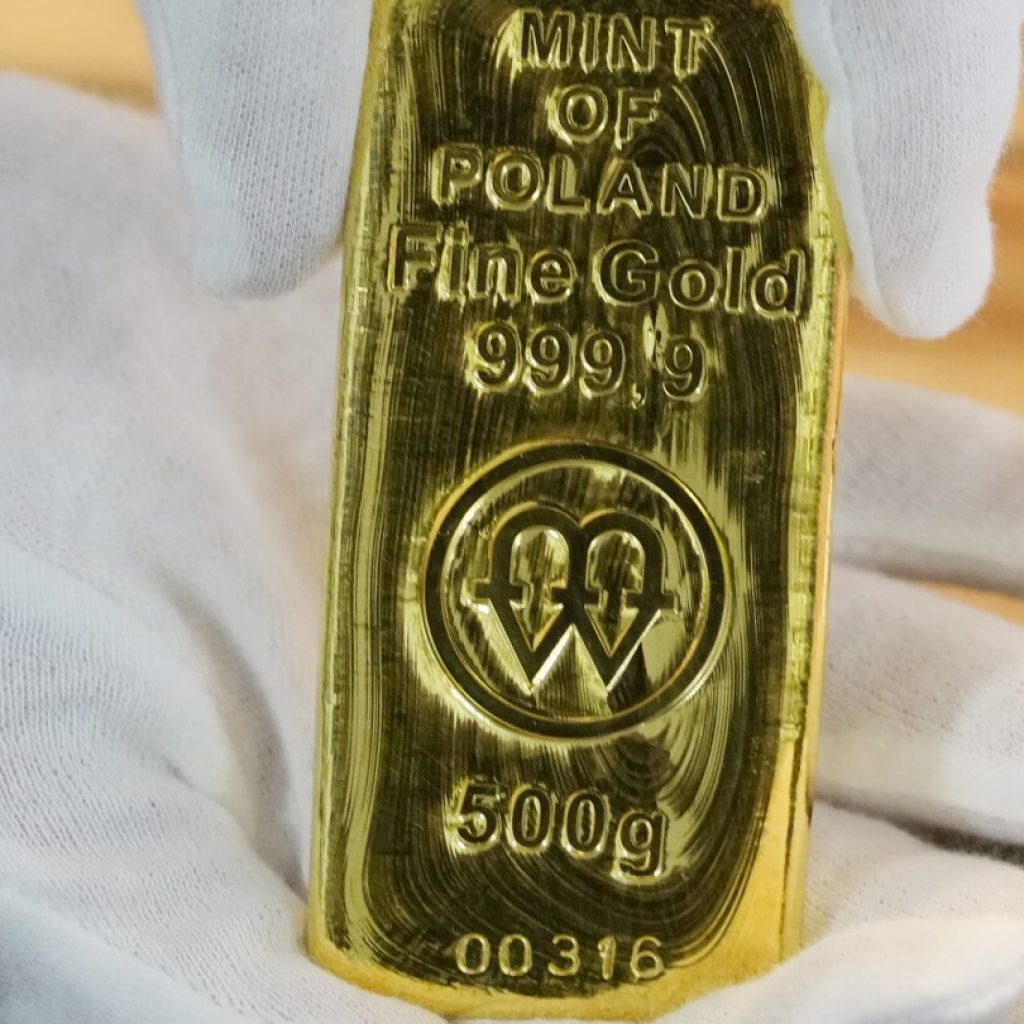 Poles seek safety in gold investments during troubled times across their eastern borders
