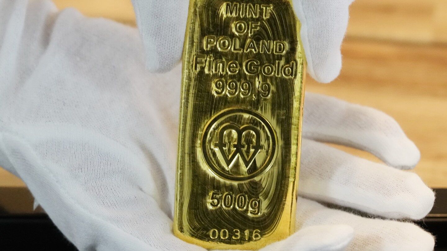 Poles seek safety in gold investments during troubled times across their eastern borders