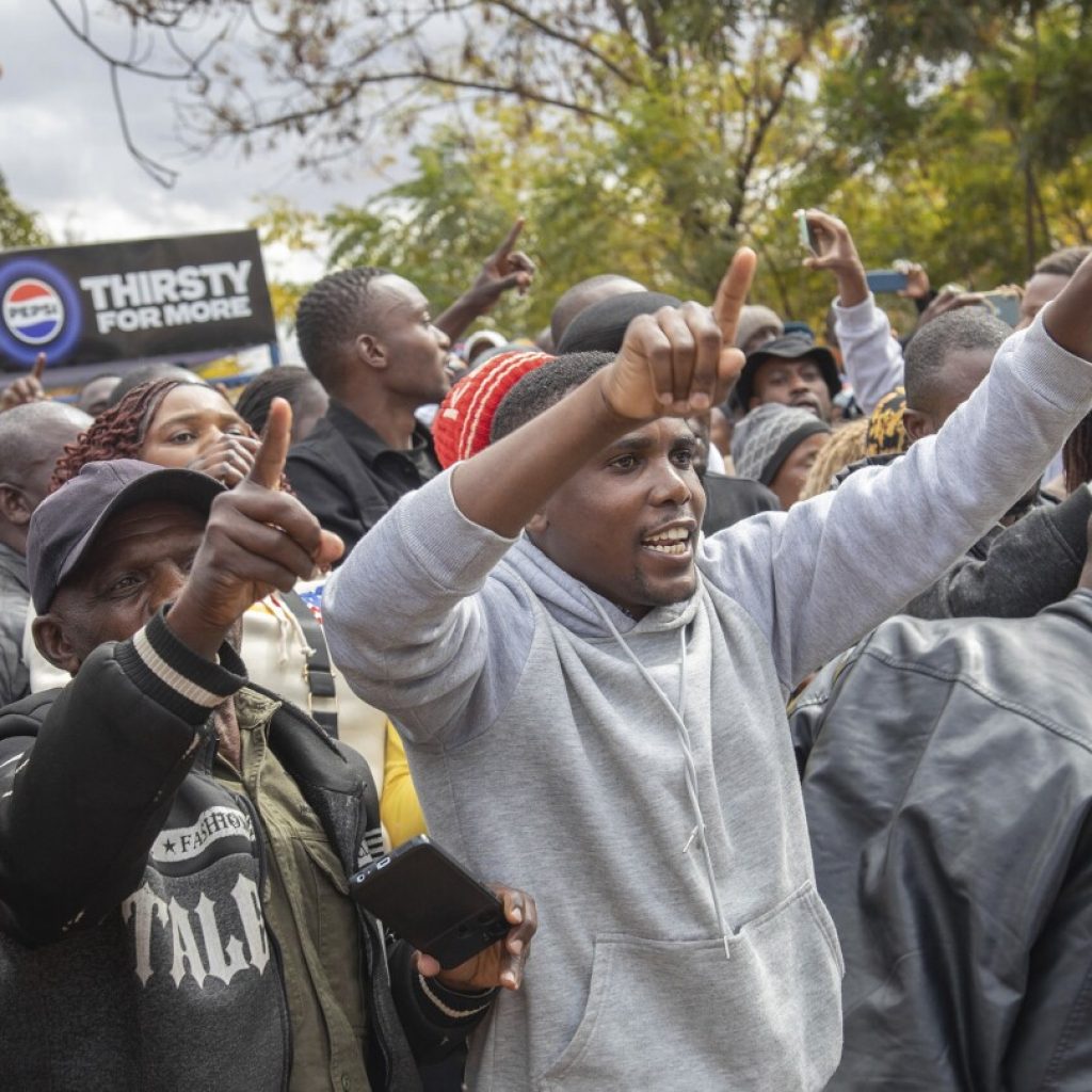 Zimbabwe police quash opposition courthouse protest over prolonged detention of activists