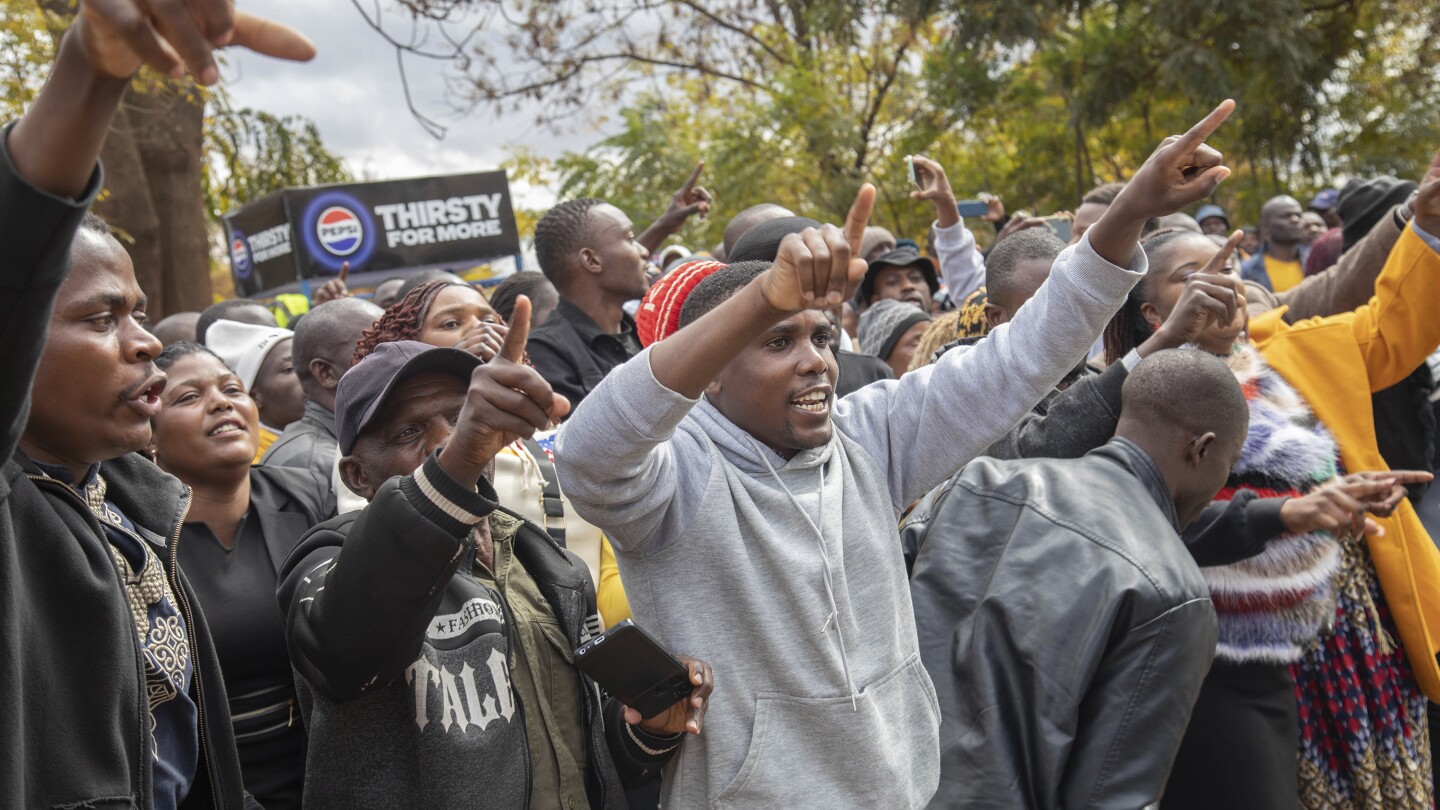 Zimbabwe police quash opposition courthouse protest over prolonged detention of activists