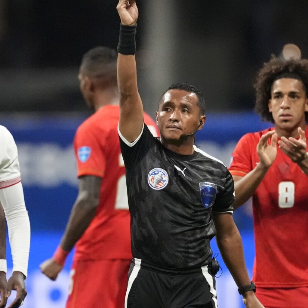 Panama scores late goal, beats shorthanded Americans 2-1 at Copa America