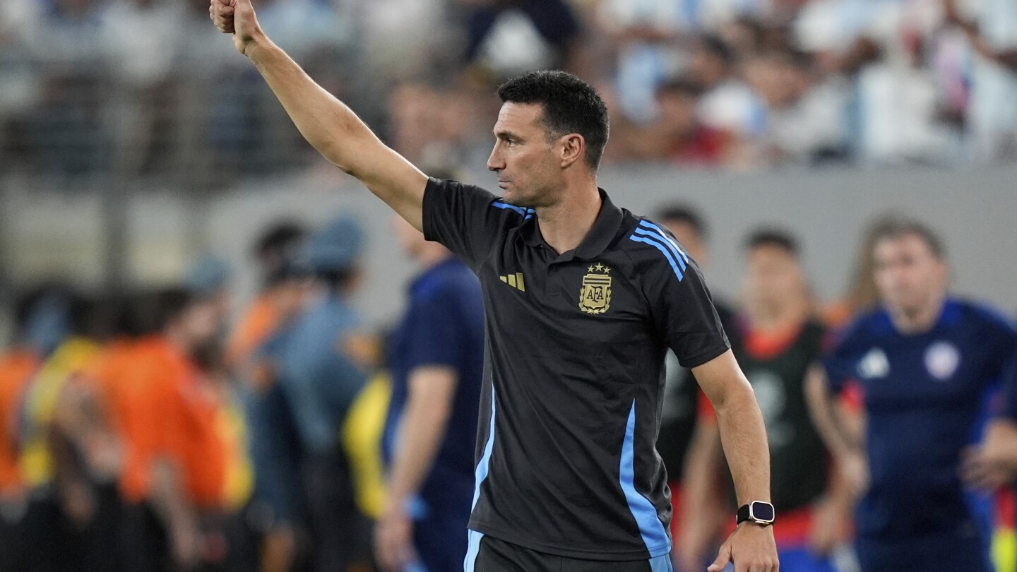 Argentina coach Scaloni suspended for Copa America match vs. Peru for being repeatedly late